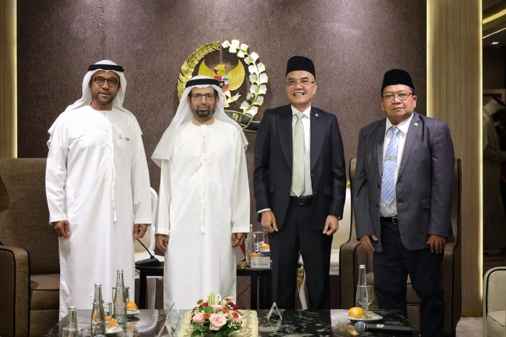علي النعيمي يلتقي رئيس لجنة الشؤون الدينية في مجلس النواب الإندونيسي