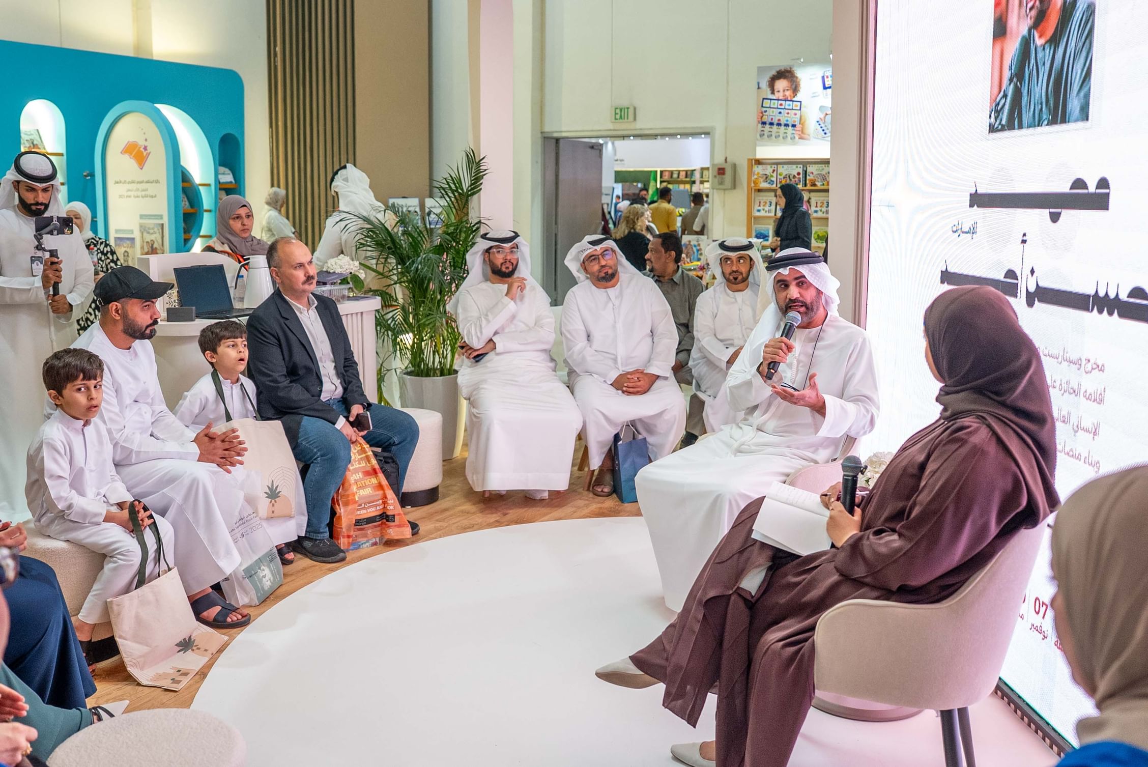 الشارقة الدولي للكتاب يبحث في جلساته تطور الرواية وكتابة السيناريو وأدب الرحلات