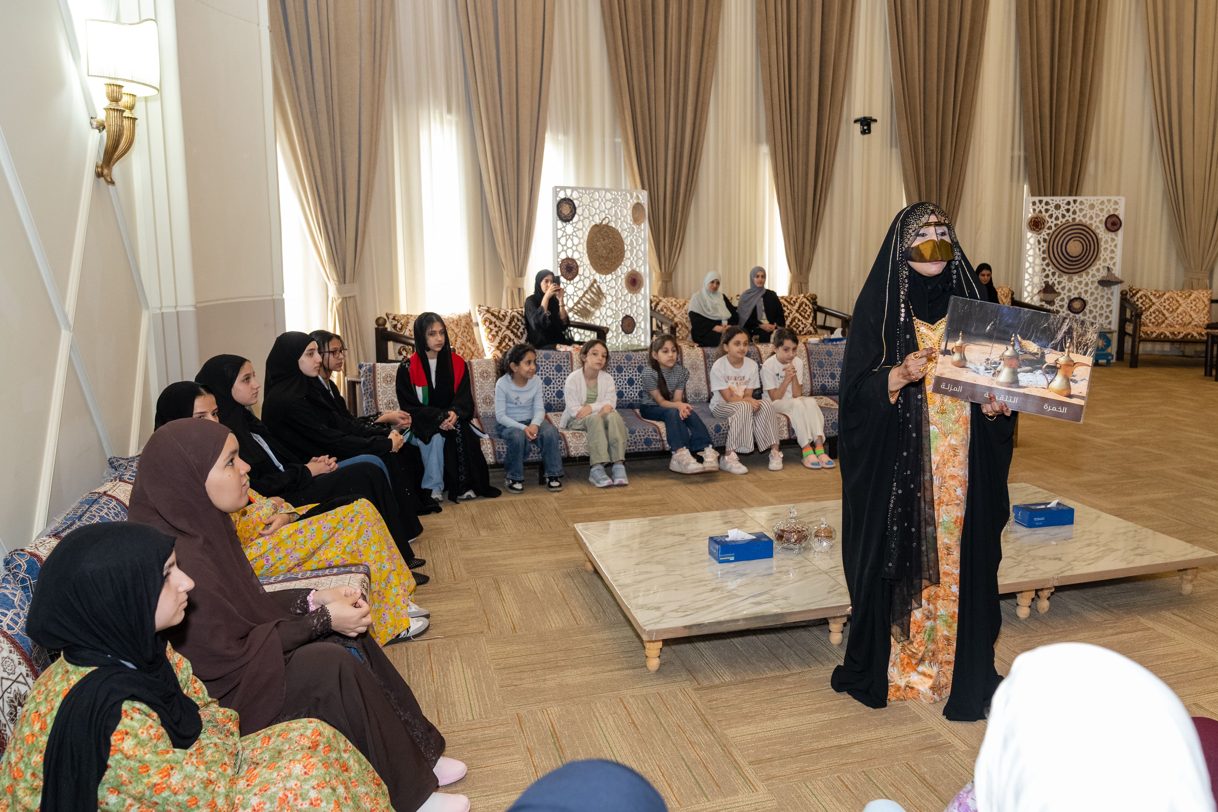 "التنمية الأسرية" تنظم ورشاً لتعزيز التواصل بين كبار المواطنين والأطفال