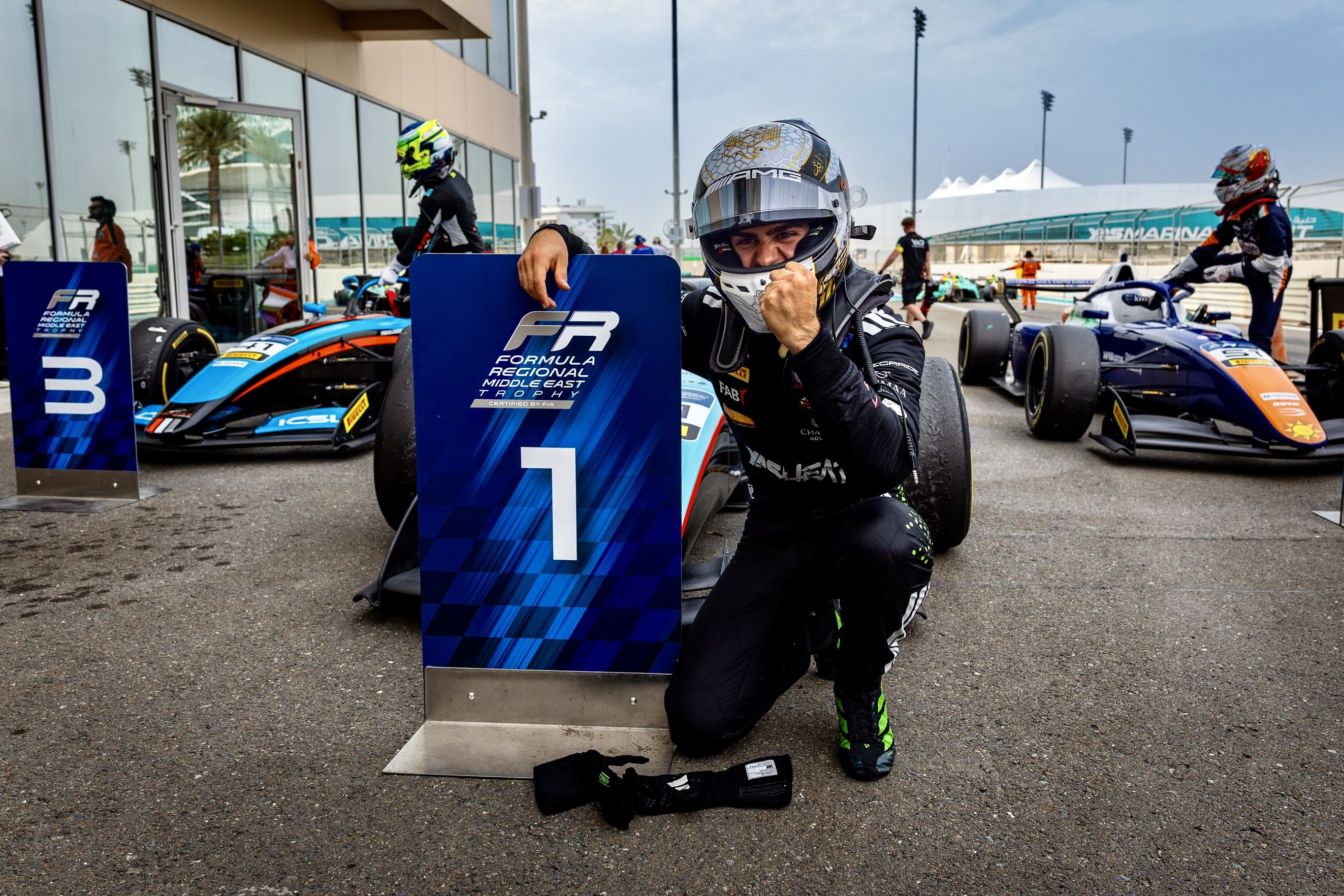 راشد الظاهري يتصدر الجولة الثانية في الفورمولا الإقليمية على حلبة ياس