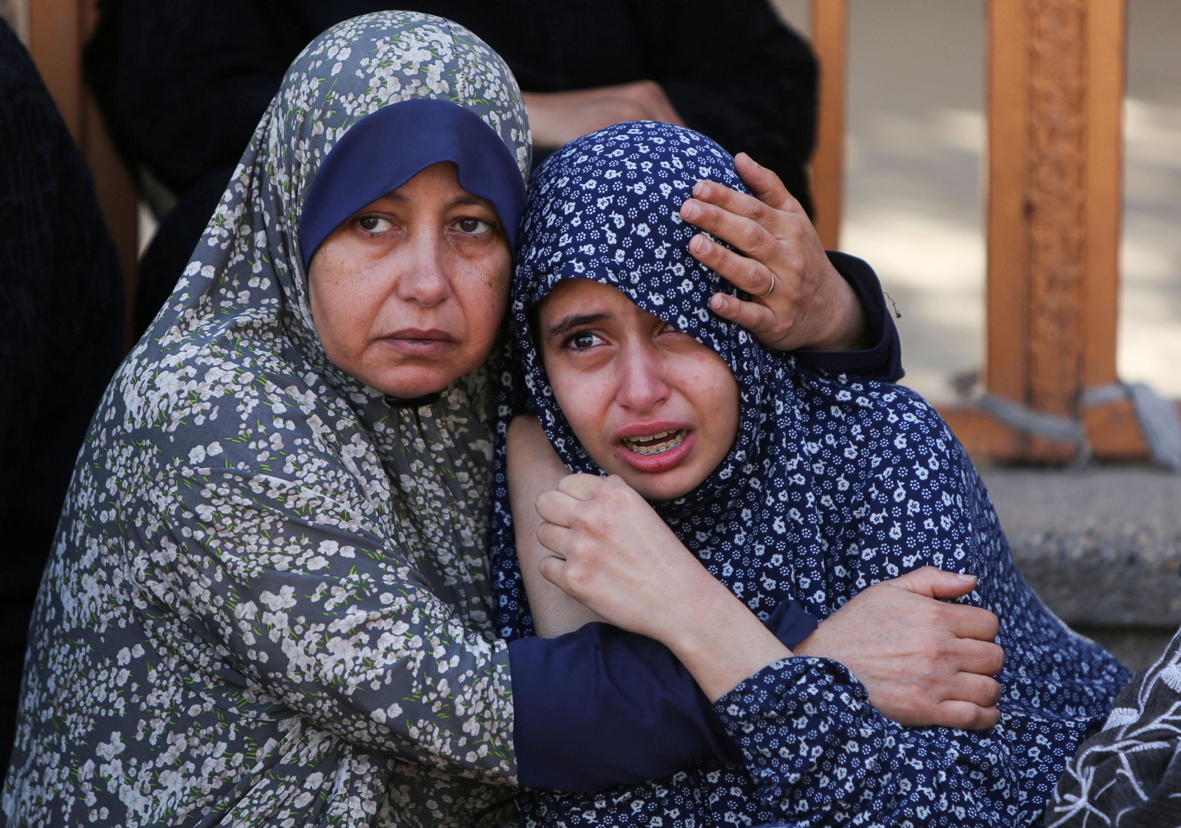 24 شهيدا فلسطينيا و 200 مصاب جراء استهداف مركز للمساعدات قرب رفح
