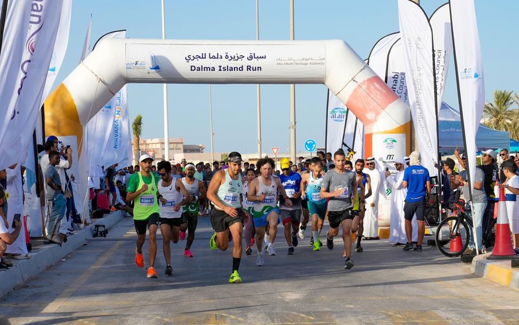 450 مشاركا في سباق الجري بمهرجان دلما التاريخي