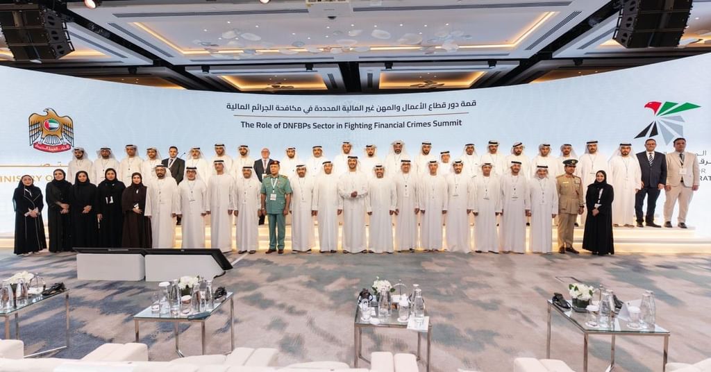 قمة دبي تثمن دور قطاع الأعمال والمهن غير المالية المحددة في مكافحة الجرائم المالية