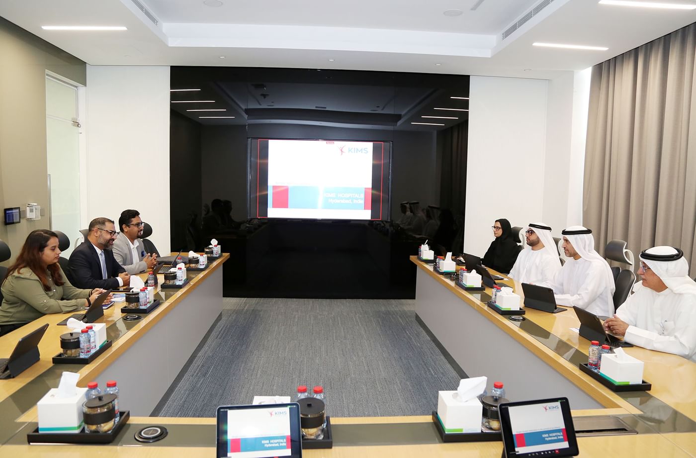 " صحة دبي" تبحث التعاون الطبي مع مجموعة" KIMS "الهندية