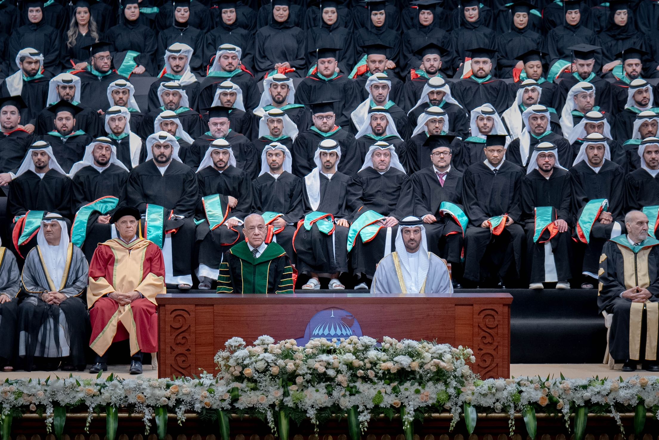 سلطان بن أحمد القاسمي يشهد حفل تخريج طلبة الدراسات العليا بجامعة الشارقة