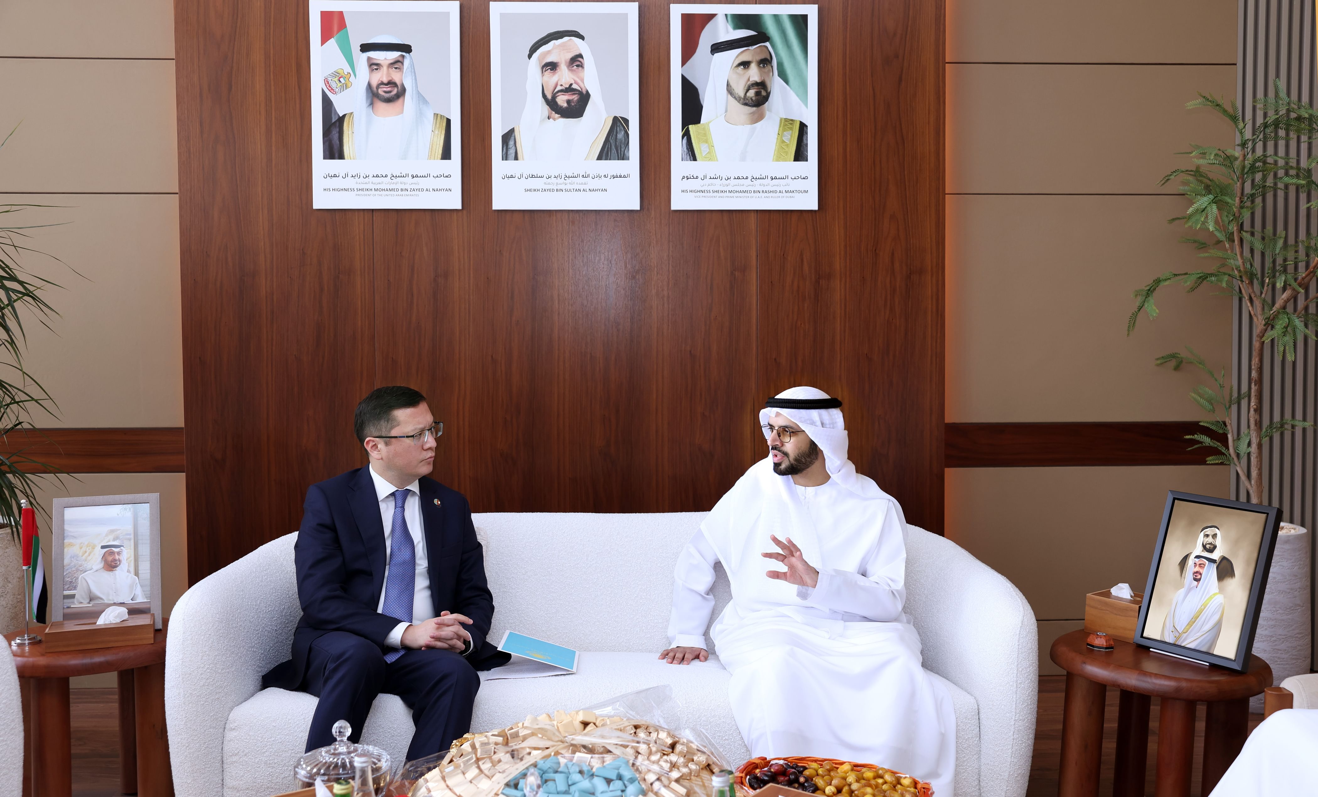 رئيس “الشؤون الإسلامية والأوقاف" وسفير كازاخستان يبحثان تعزيز التعاون