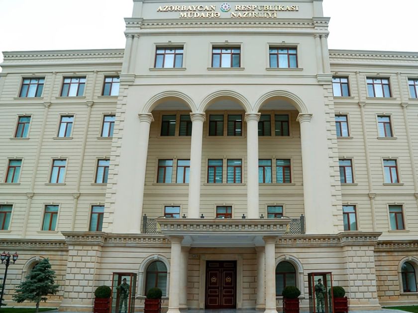 هجوم بطائرات مسيرة إيرانية على منشآت مدنية في أذربيجان يخلف جريحين