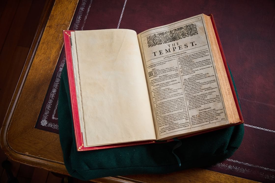 دار بيتر هارينغتون تعرض أحد أندر كتب شكسبير في "فن أبوظبي"