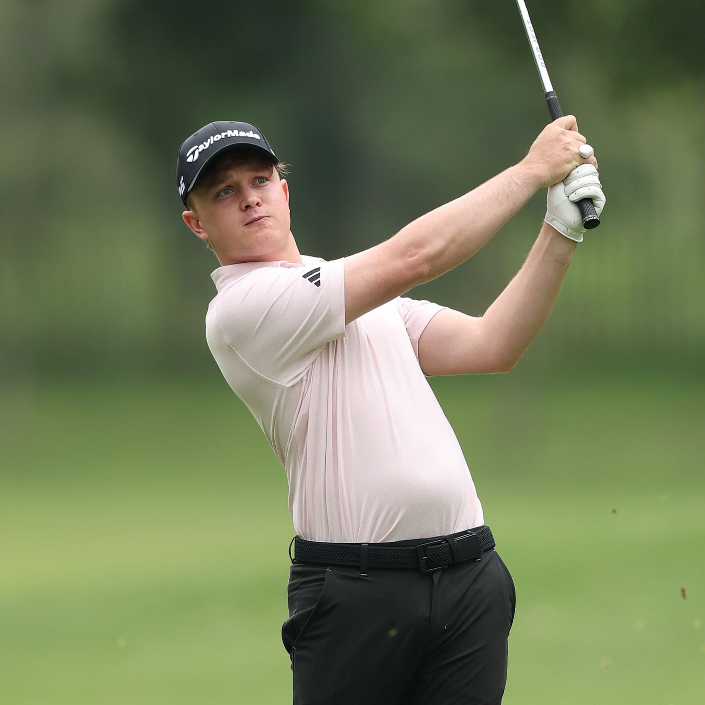 جايدن شابر يتصدر "السباق إلى دبي" في جولة دي بي ورلد للجولف