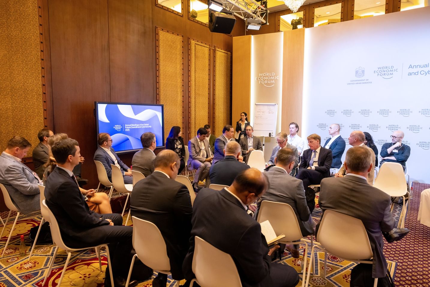 خبراء عالميون يؤكدون أهمية تطوير نماذج حوكمة مرنة ومستدامة