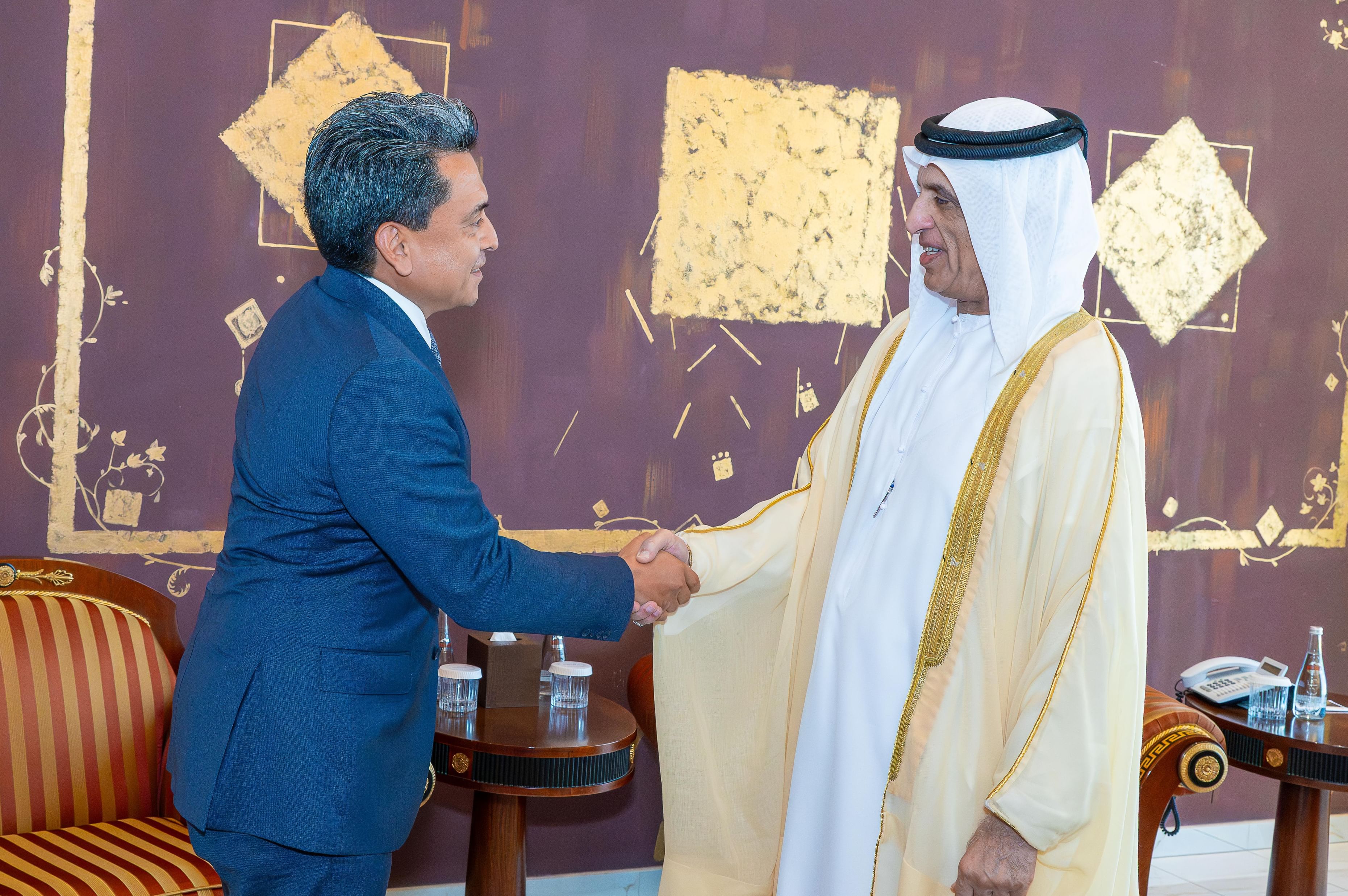 سعود بن صقر يستقبل سفير السلفادور