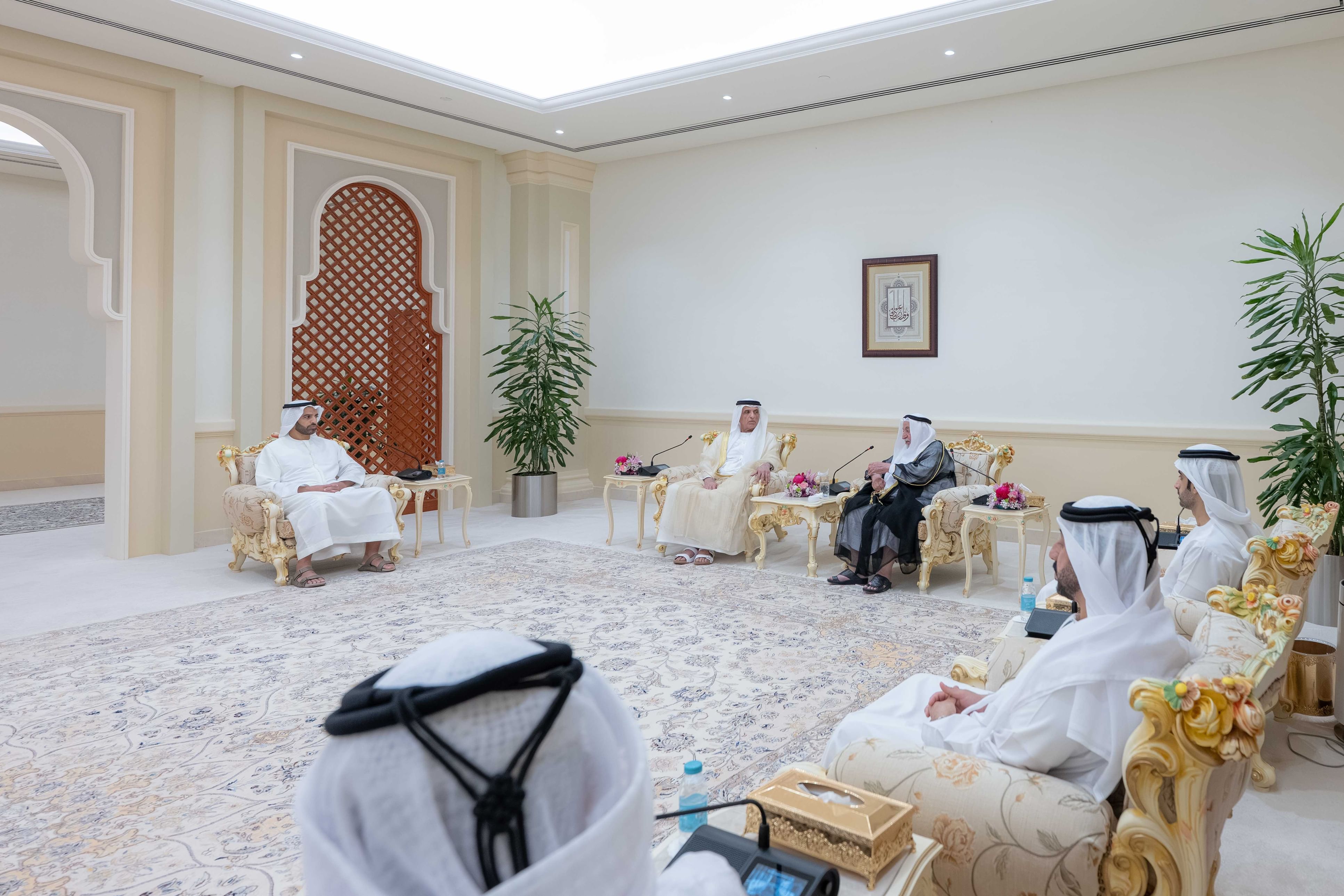 حاكم الشارقة يستقبل سعود بن صقر