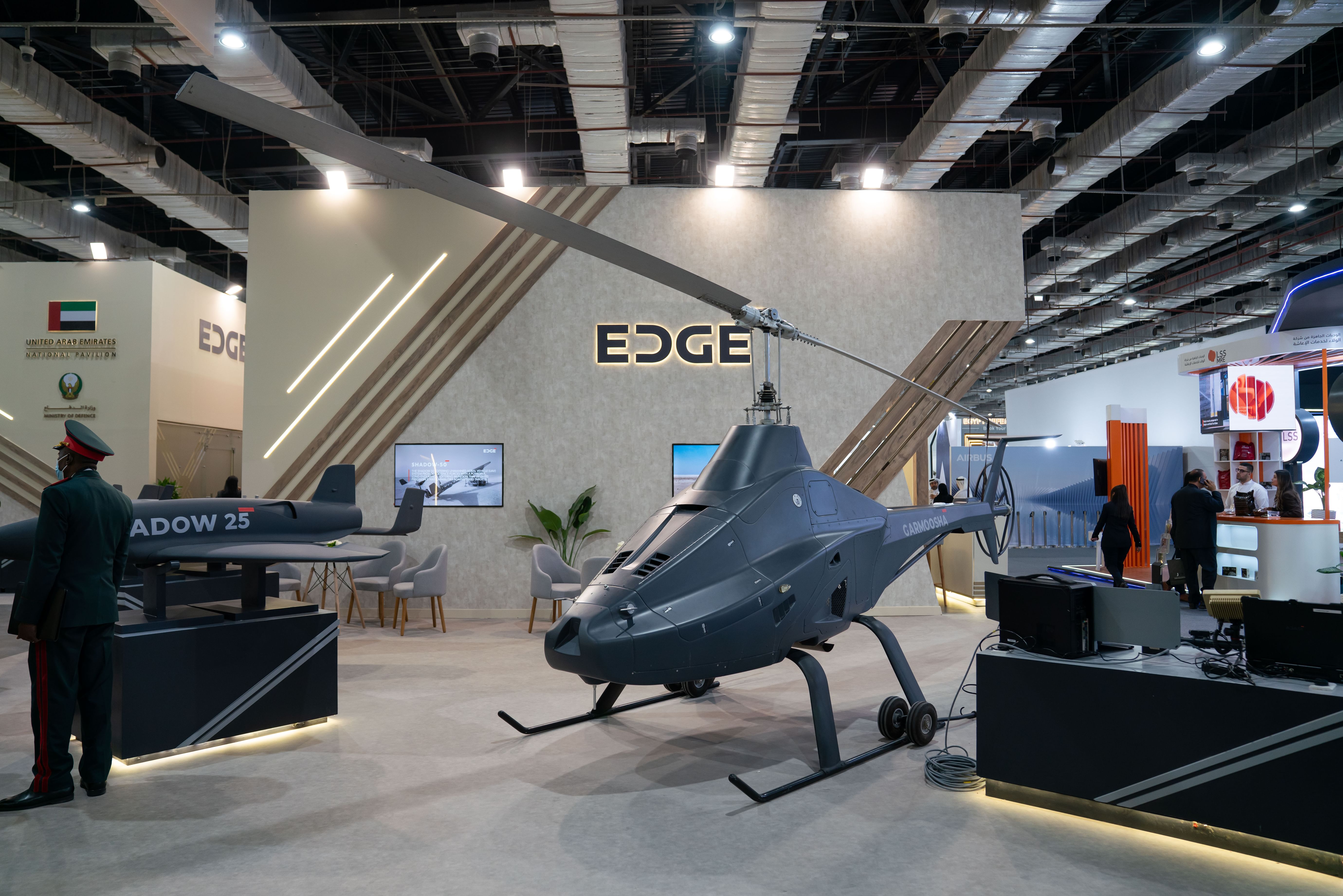 جناح الإمارات يستقبل كبار المسؤولين في معرض الدفاع المصري