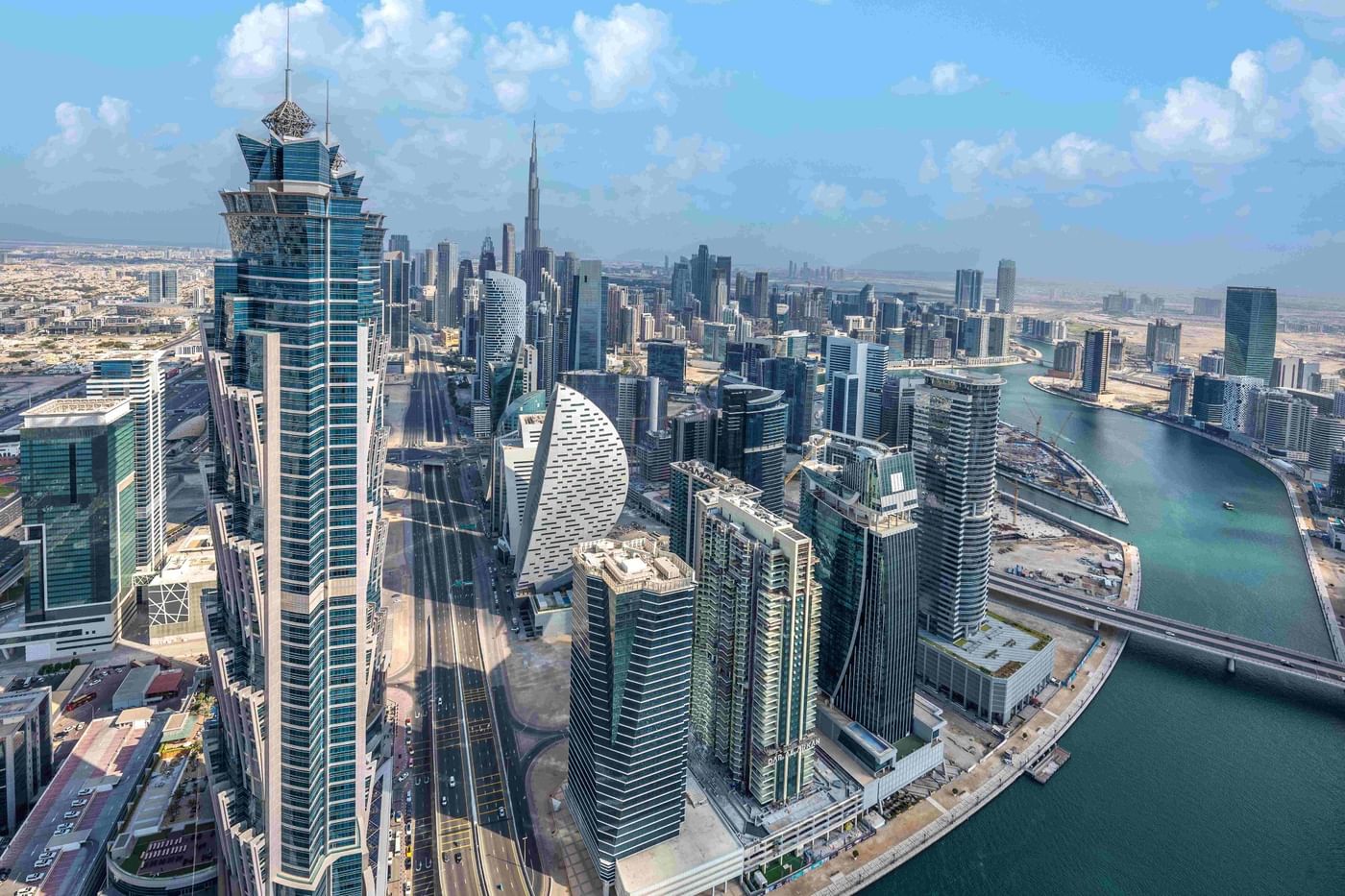 أداء قياسي للقطاع العقاري في دبي خلال النصف الأول من 2025