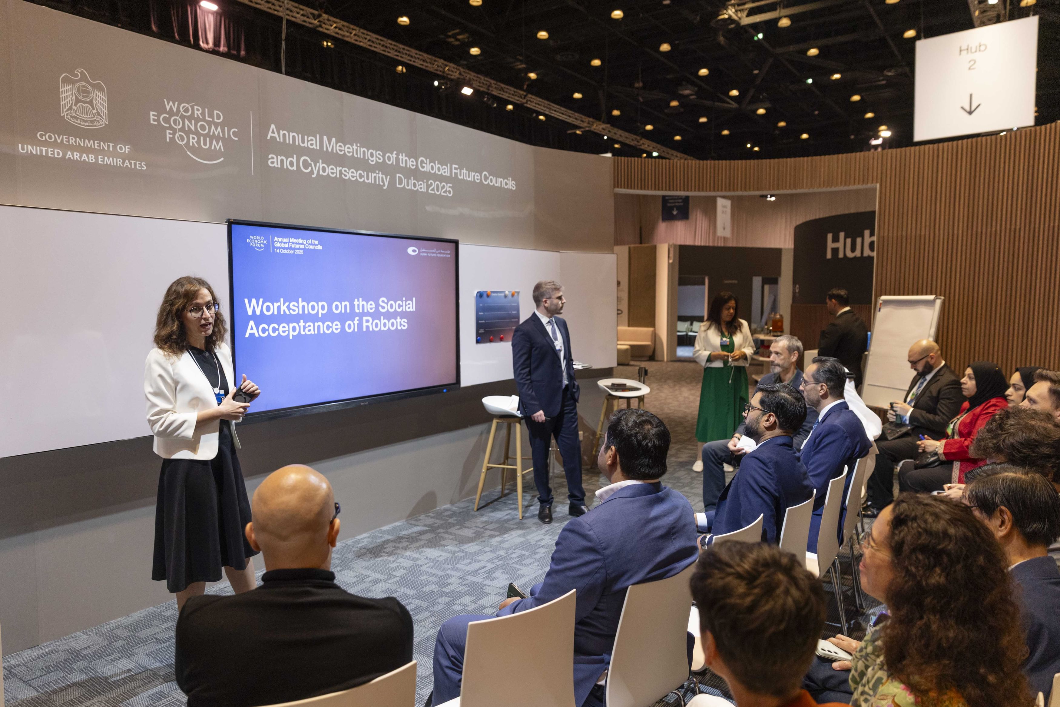مجالس المستقبل العالمية تناقش "المسارات المستقبلية للروبوتات الاجتماعية"