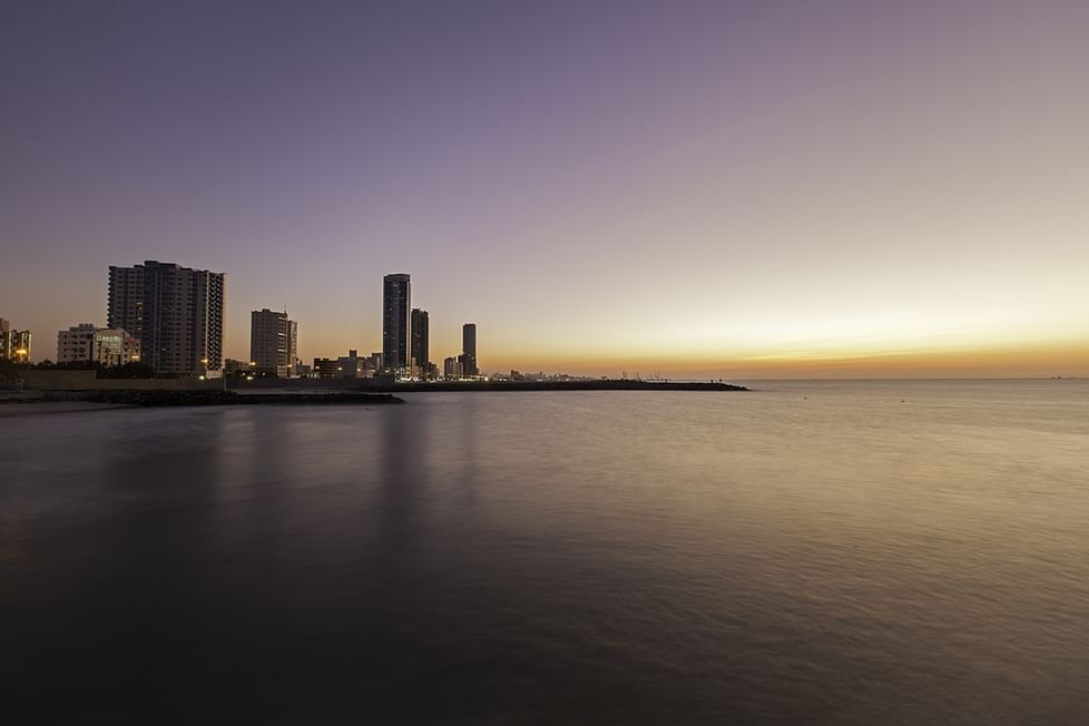 "سياحية عجمان" تستعرض رؤيتها لتطوير منظومة سياحية في "سوق السفر العالمي"