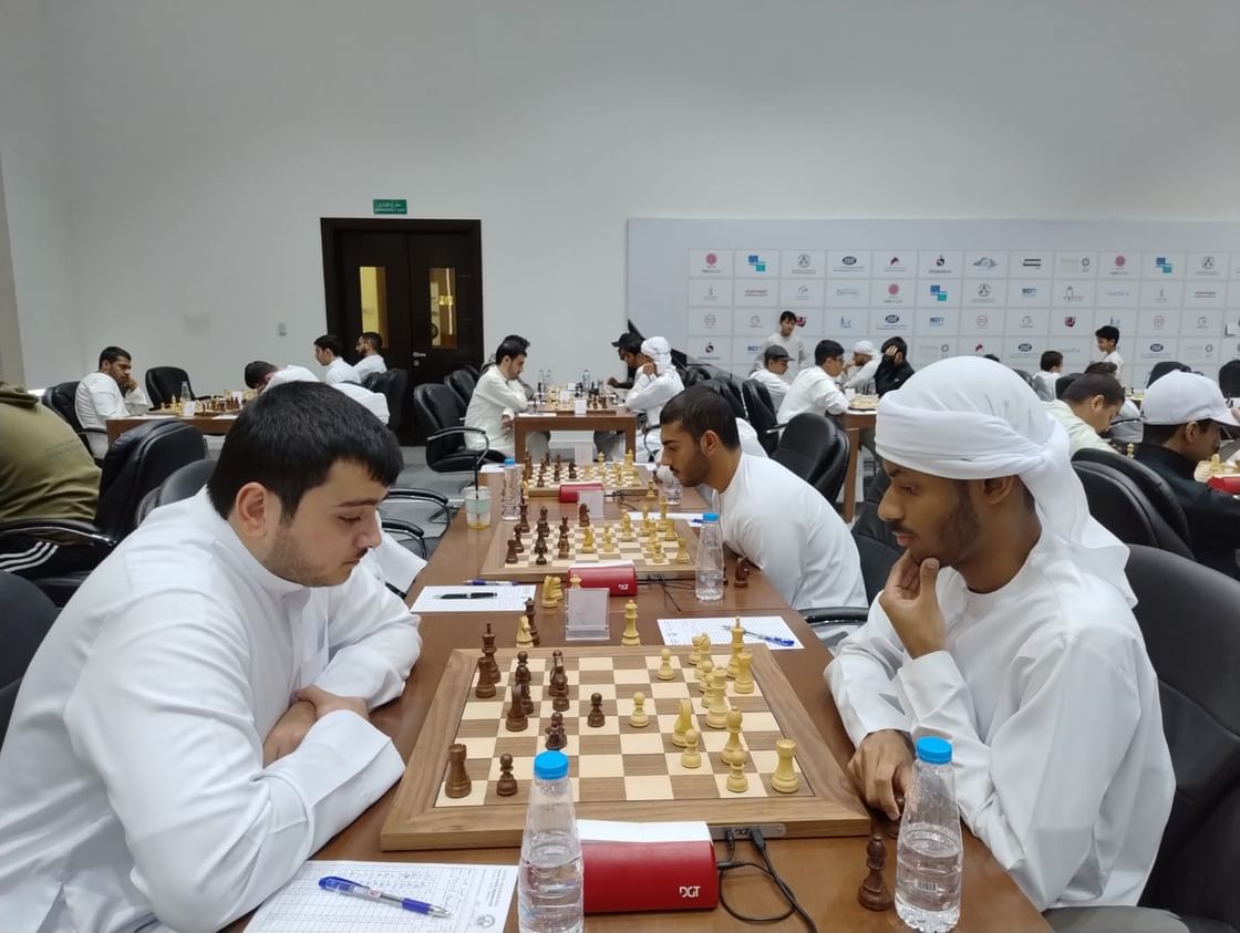 ثنائي نادي دبي يتصدر الفئة المفتوحة في بطولة الإمارات الفردية للشطرنج