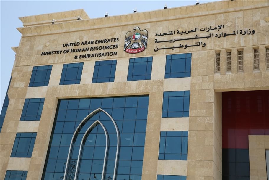 وزير الموارد البشرية والتوطين: يوم المرأة الإماراتية تجسيد لرؤية القيادة في تمكينها
