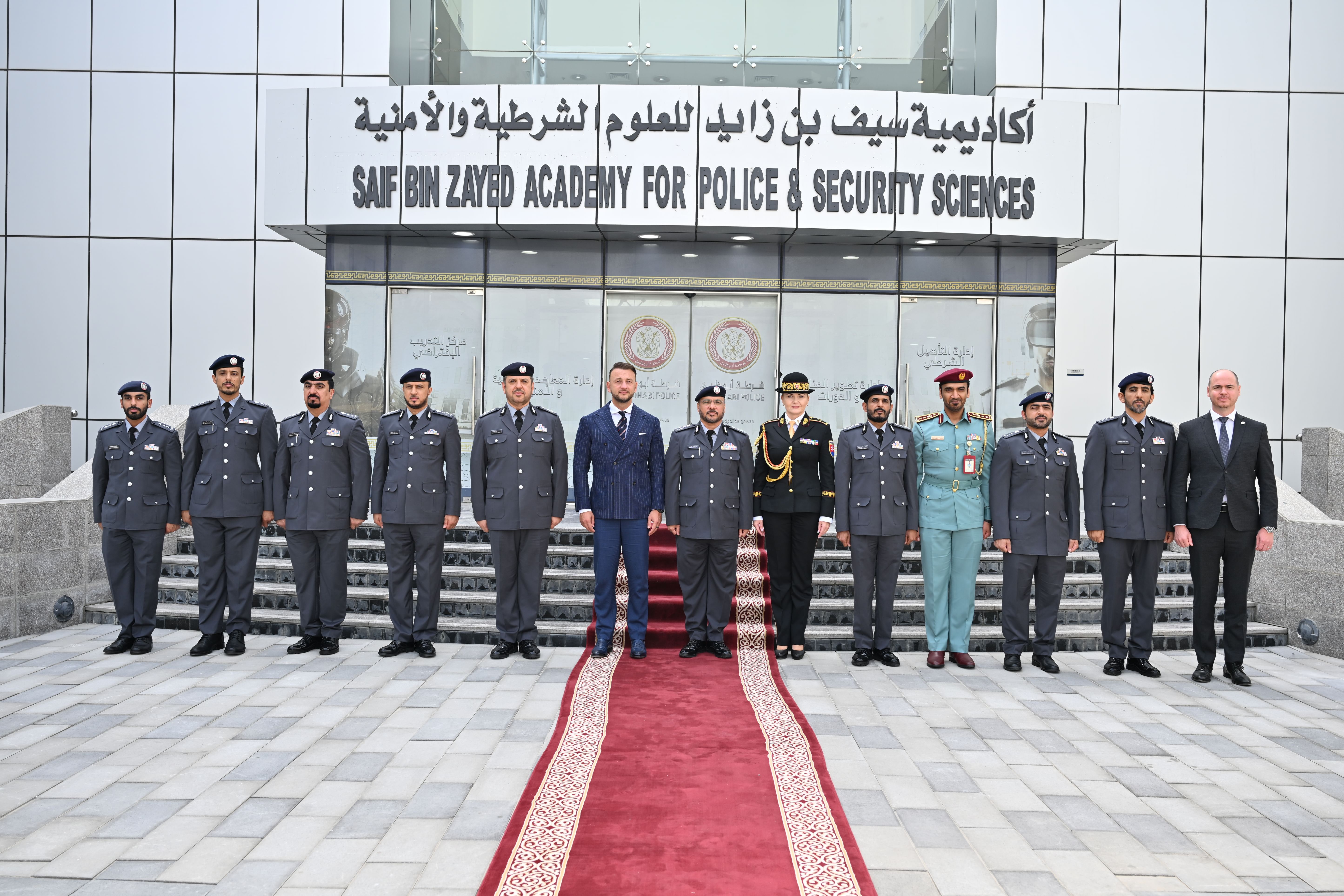 "شرطة أبوظبي" تُطلع وفدا من سلوفاكيا على أفضل الممارسات التطويرية