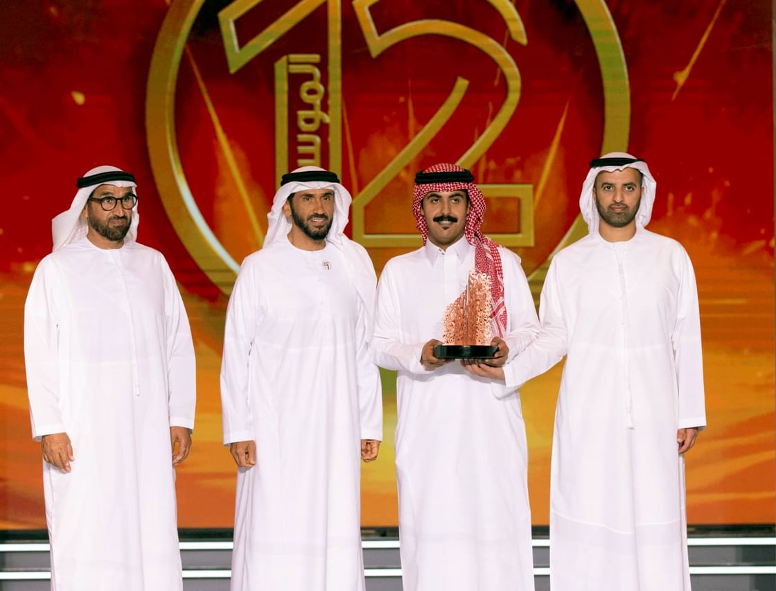 ولي عهد رأس الخيمة ونهيان بن زايد يتوجان الفائز في الموسم الـ12 لبرنامج شاعر المليون