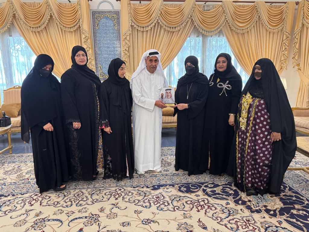 عبدالملك بن كايد يلتقي وفدا من جمعية الإمارات لرعاية وبر الوالدين