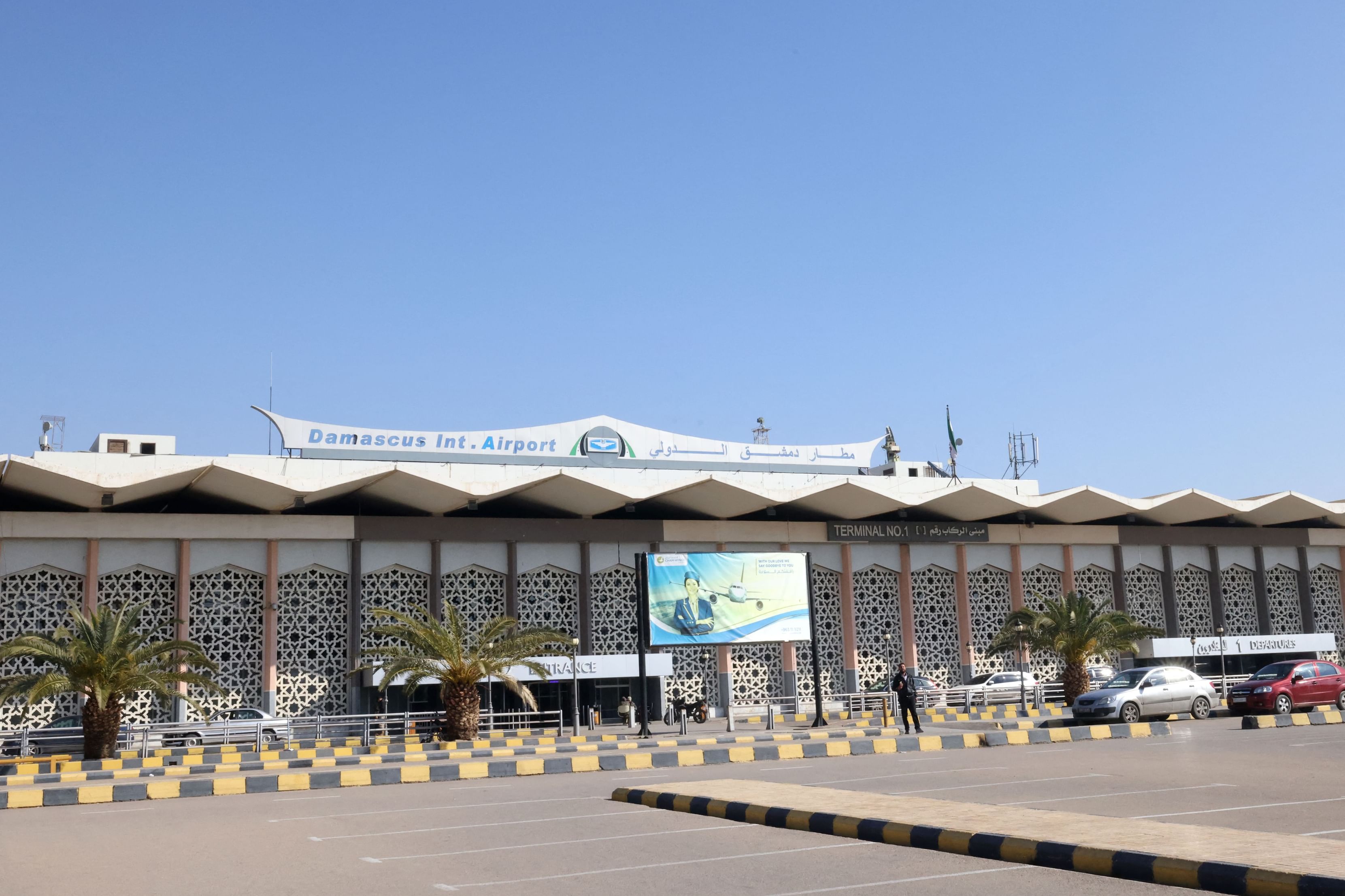 فتح الأجواء السورية أمام الطيران مع إبقاء الوضع الإقليمي تحت المراقبة