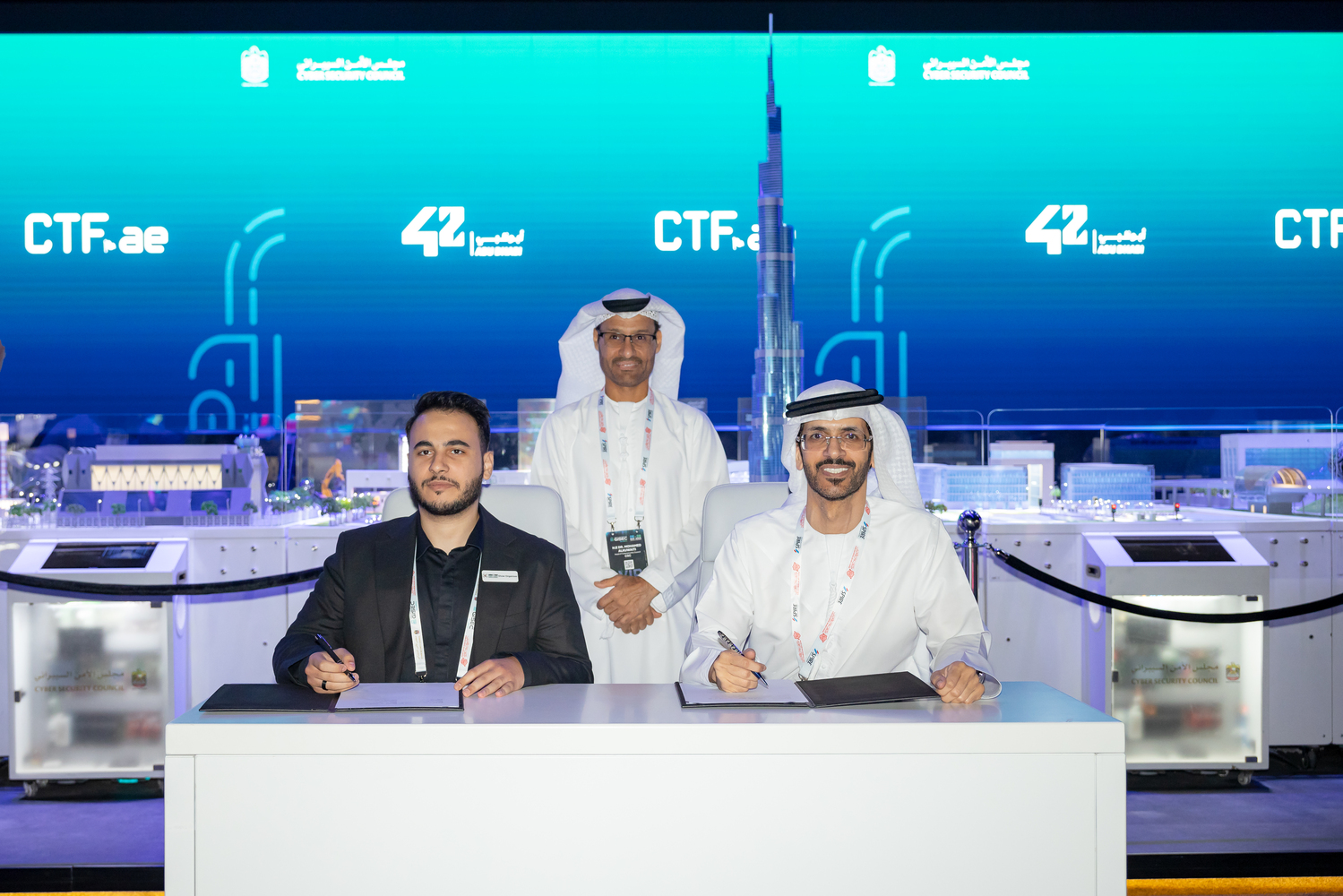 "42 أبوظبي" ومؤسسة الإمارات لمنافسات التقاط العلم توقعان مذكرة تفاهم في جيسيك جلوبال 2025