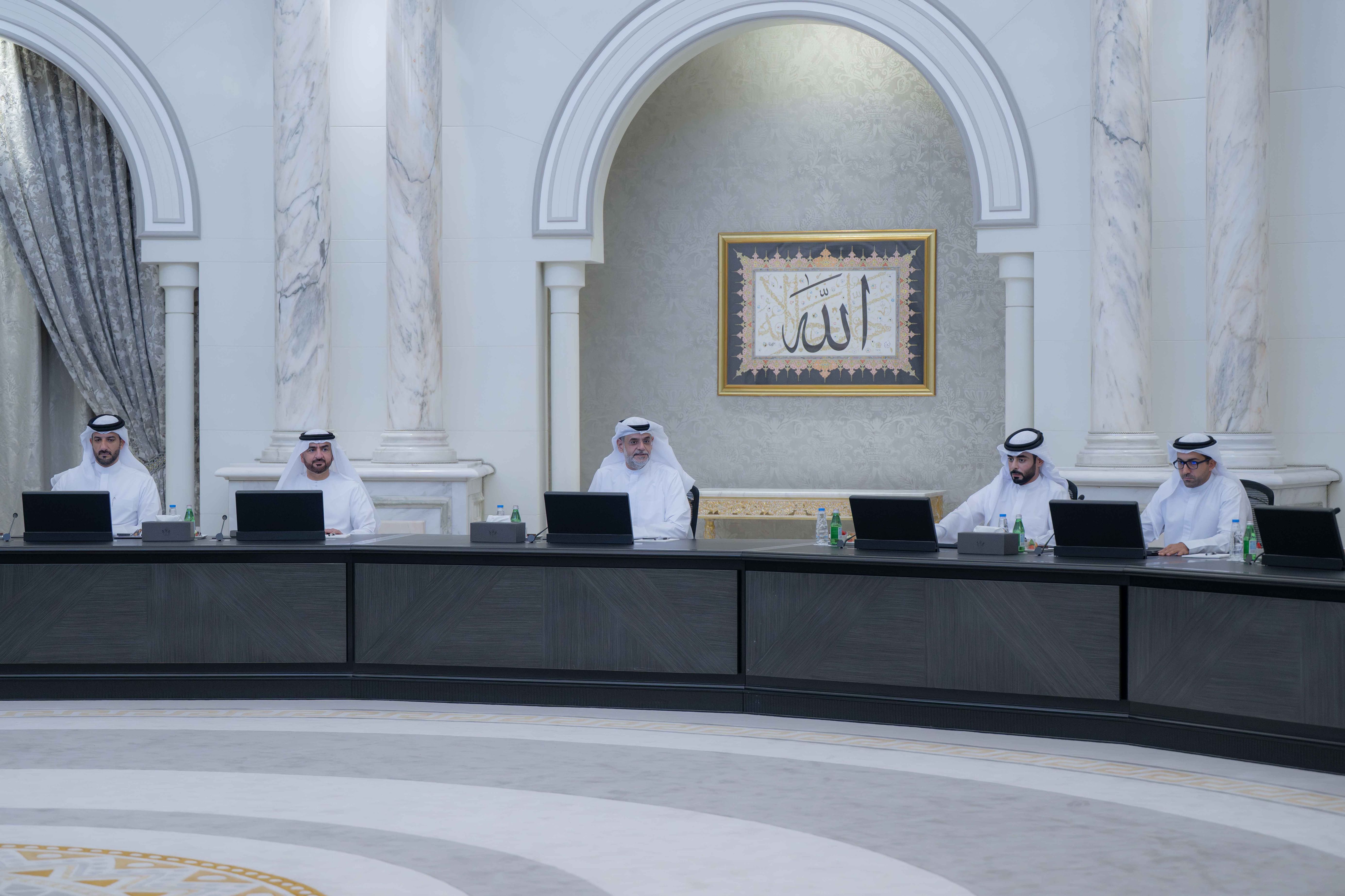 "تنفيذي الشارقة" يصدر قرارا بتعيين مدير لهيئة تطوير معايير العمل ويستعرض إستراتيجية التعليم الخاص 2025 - 2028
