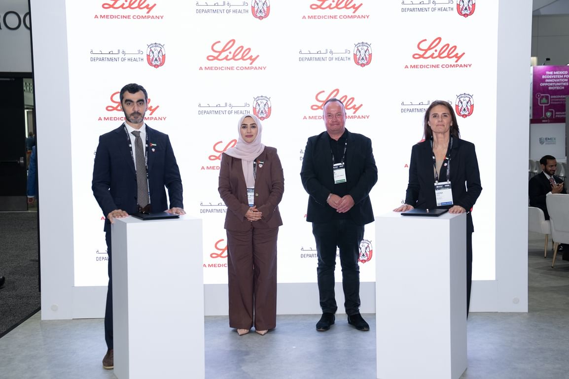 تعاون بين "صحة أبوظبي" و"إيلي ليلي" لتطوير علاجات السمنة وألزهايمر عبر الذكاء الاصطناعي