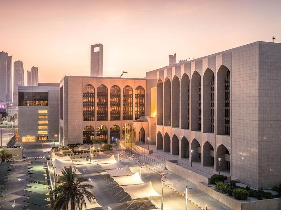 الأصول المصرفية ترتفع إلى 5.669 تريليون درهم والائتمان إلى 2.8 تريليون بنهاية يوليو