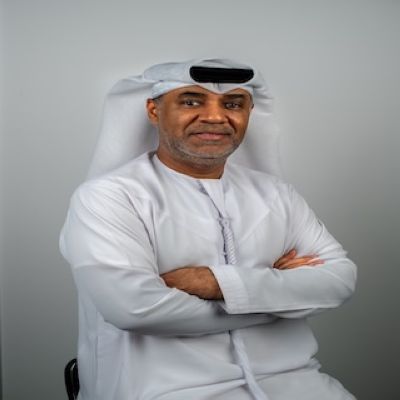 الإمارات في الأزمات