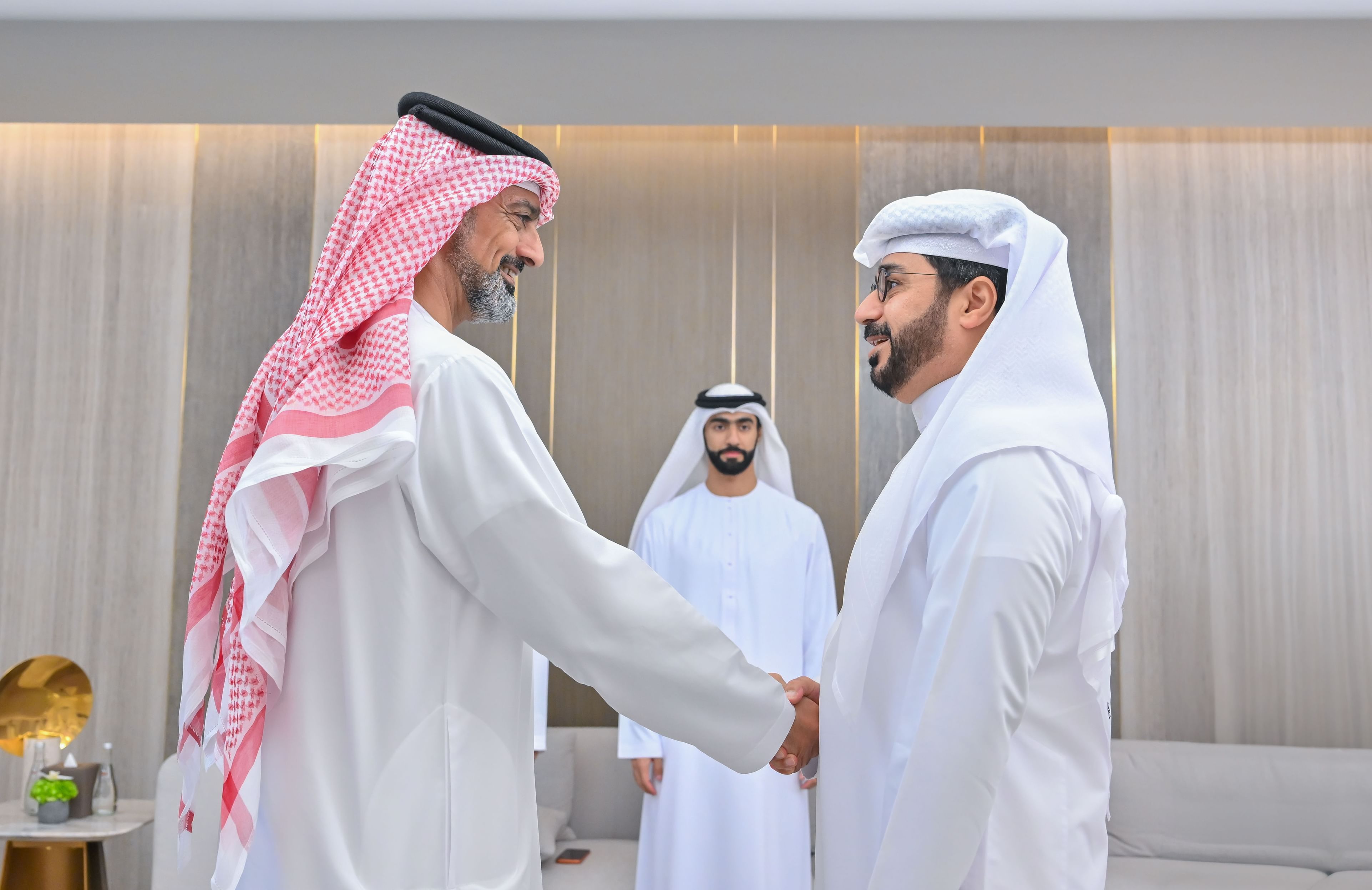 عمار بن حميد يستقبل قنصل عام البحرين