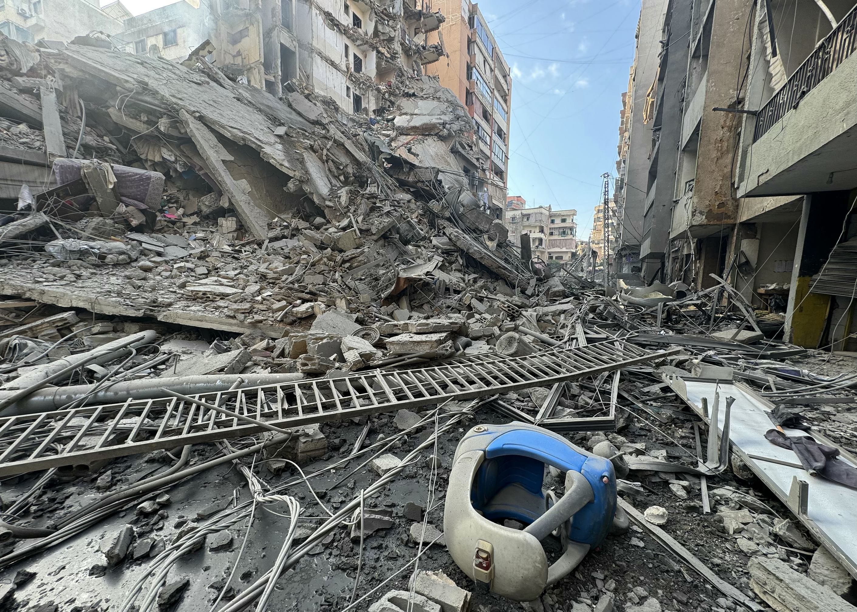 16 قتيلا و35 مصابا حصيلة ضحايا الغارات الإسرائيلية على بلدة "النبي شيت" اللبنانية