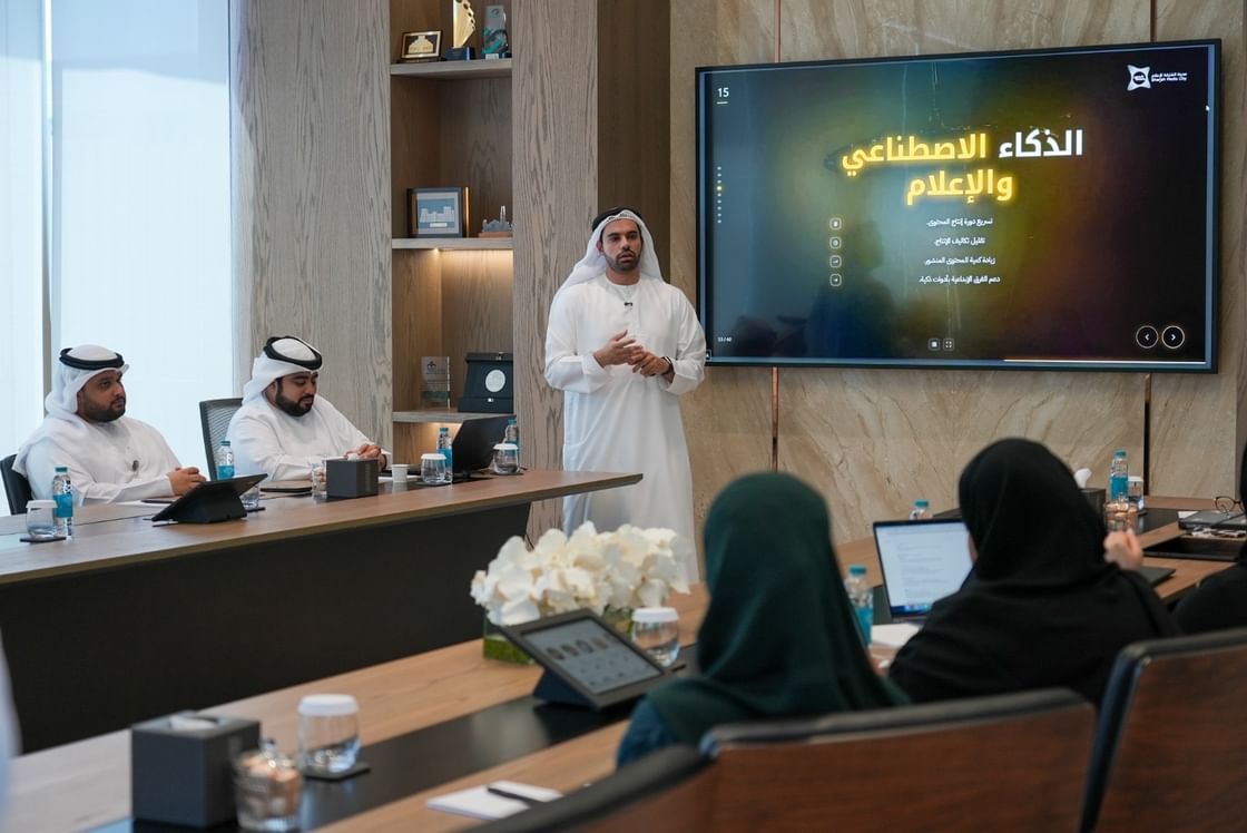 دائرة الشارقة الرقمية تعزز جاهزية كوادرها بمجال الذكاء الاصطناعي