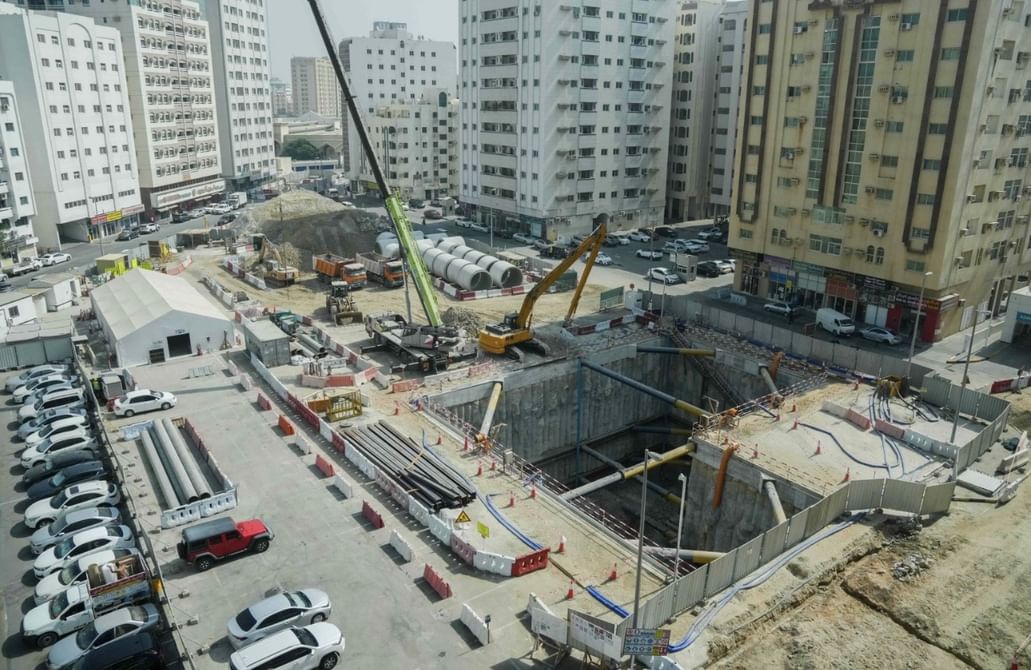 أشغال الشارقة تنجز 70% من مشروع الخط الأوسط لتصريف مياه الأمطار