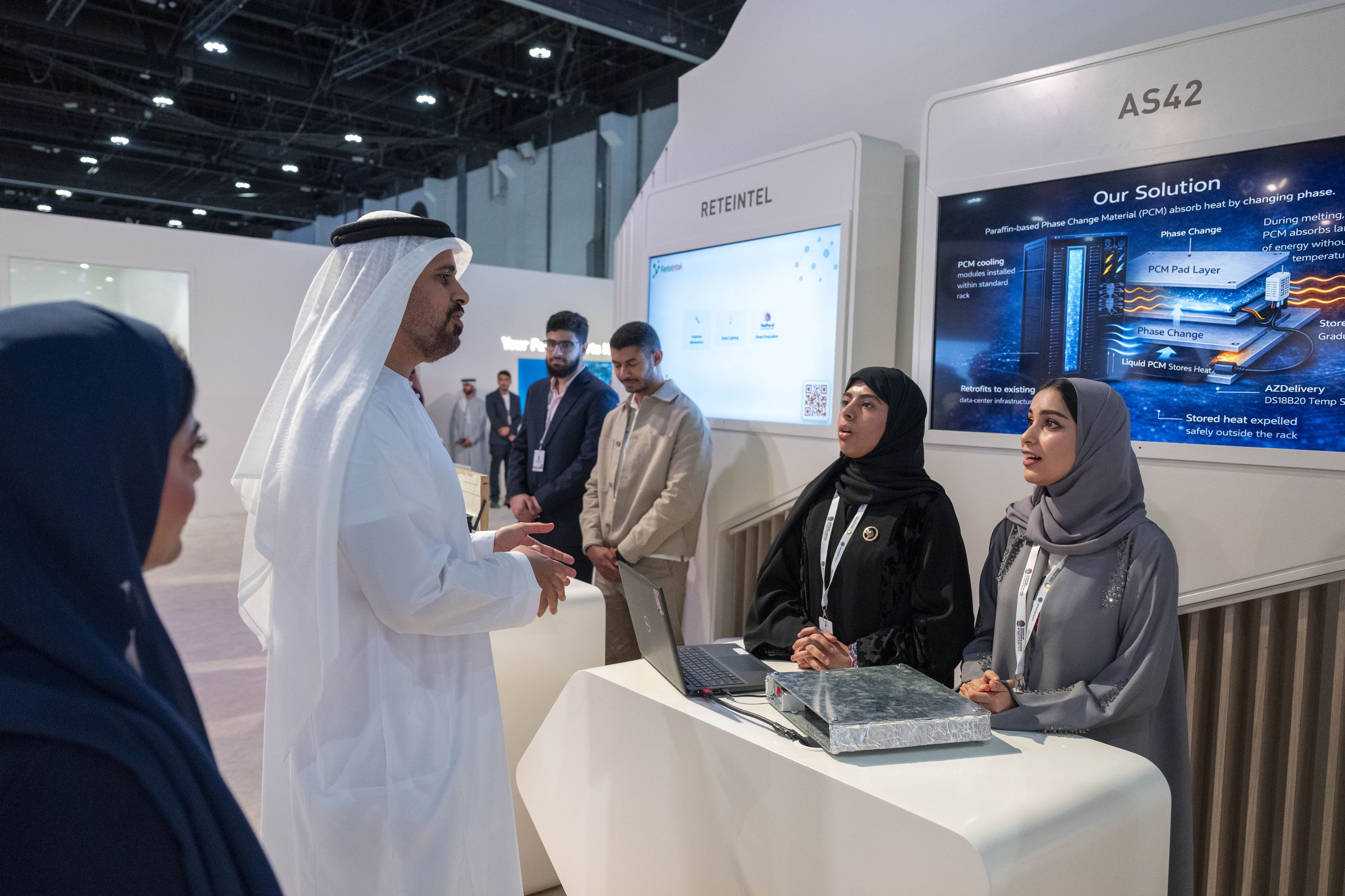 ذياب بن محمد بن زايد يشهد جانباً من فعاليات أسبوع أبوظبي للاستدامة 2026