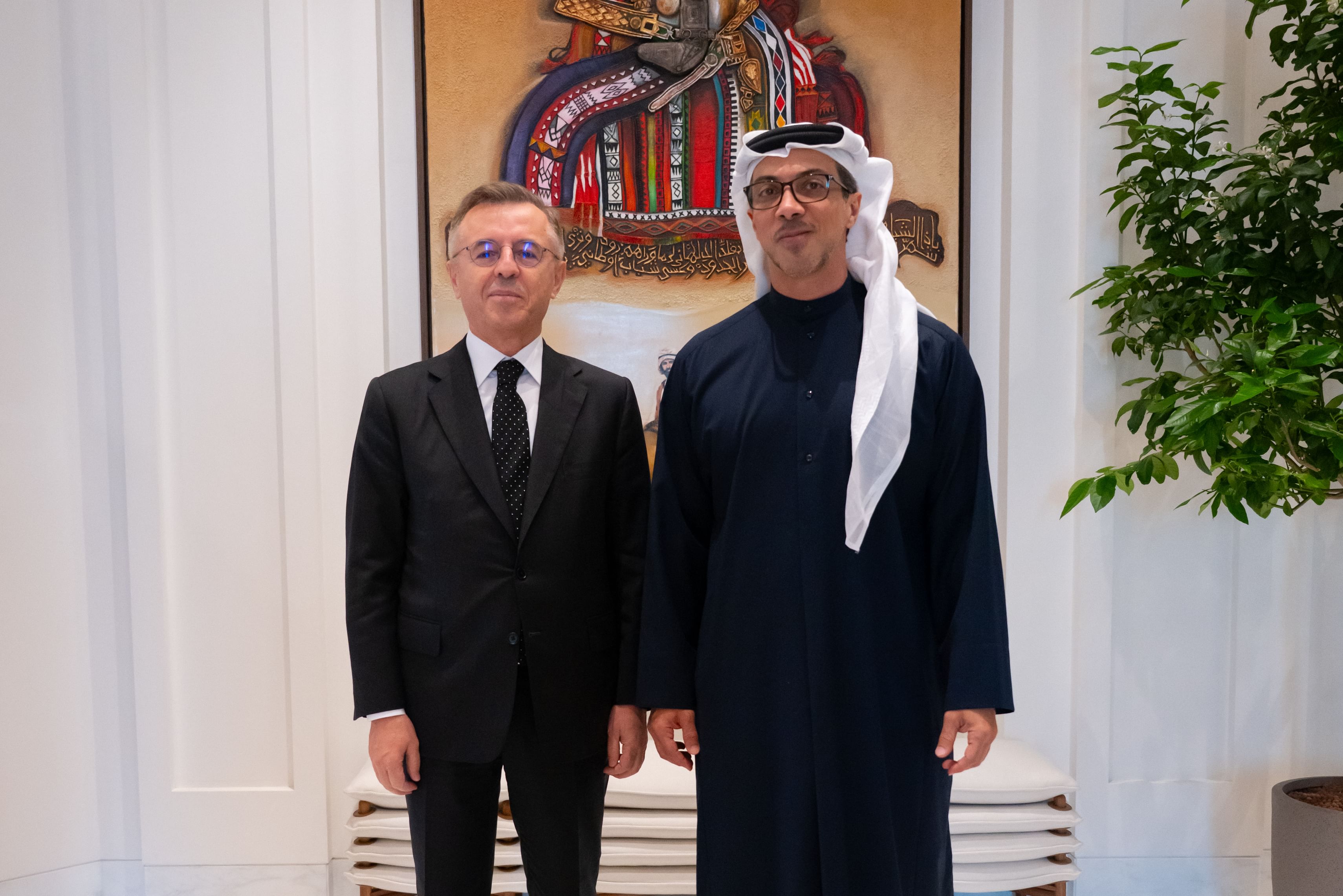 منصور بن زايد يستقبل السفير التركي لدى الدولة