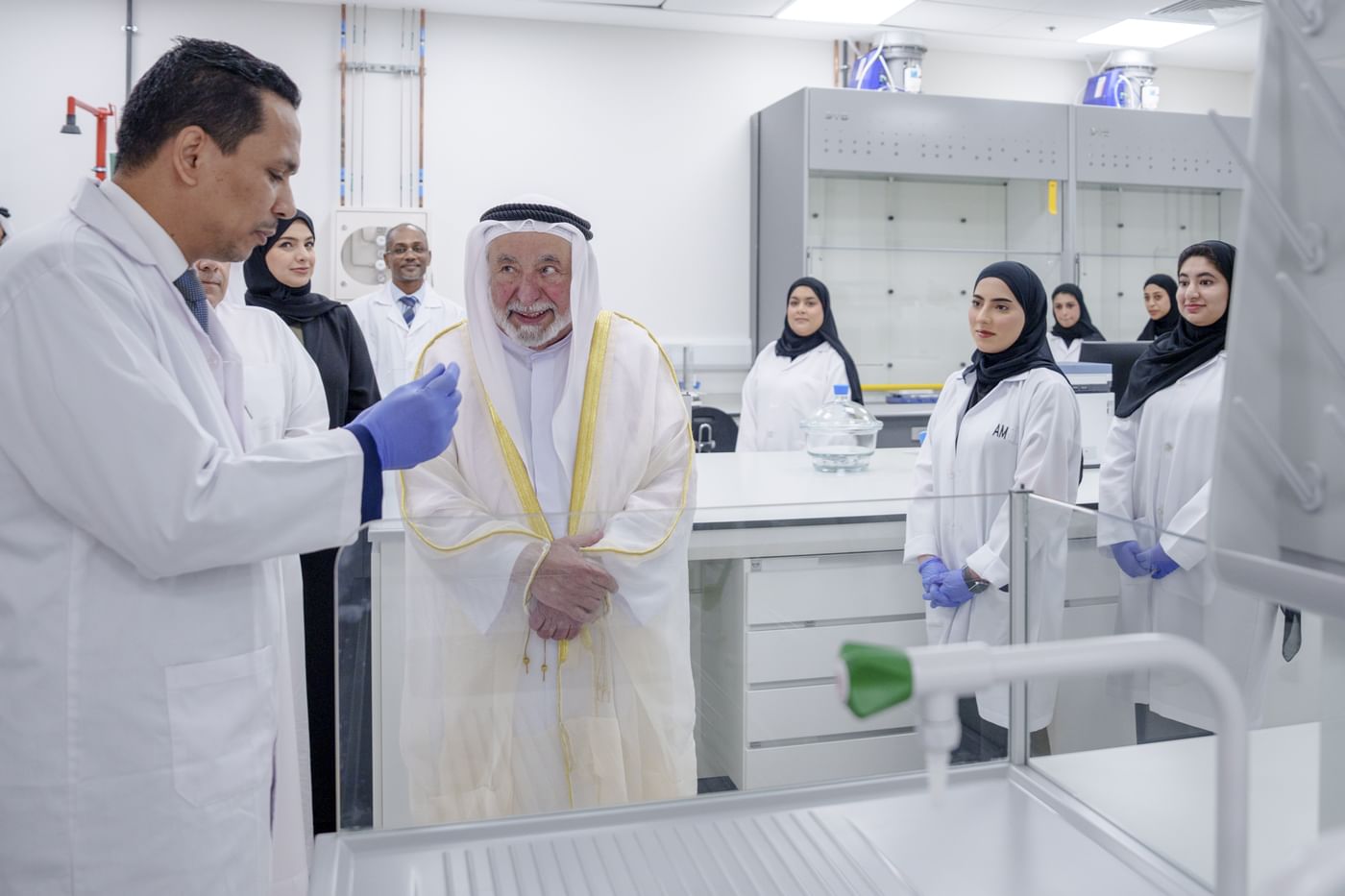 سلطان القاسمي يفتتح مركز الشارقة لأبحاث علوم البحار في خورفكان