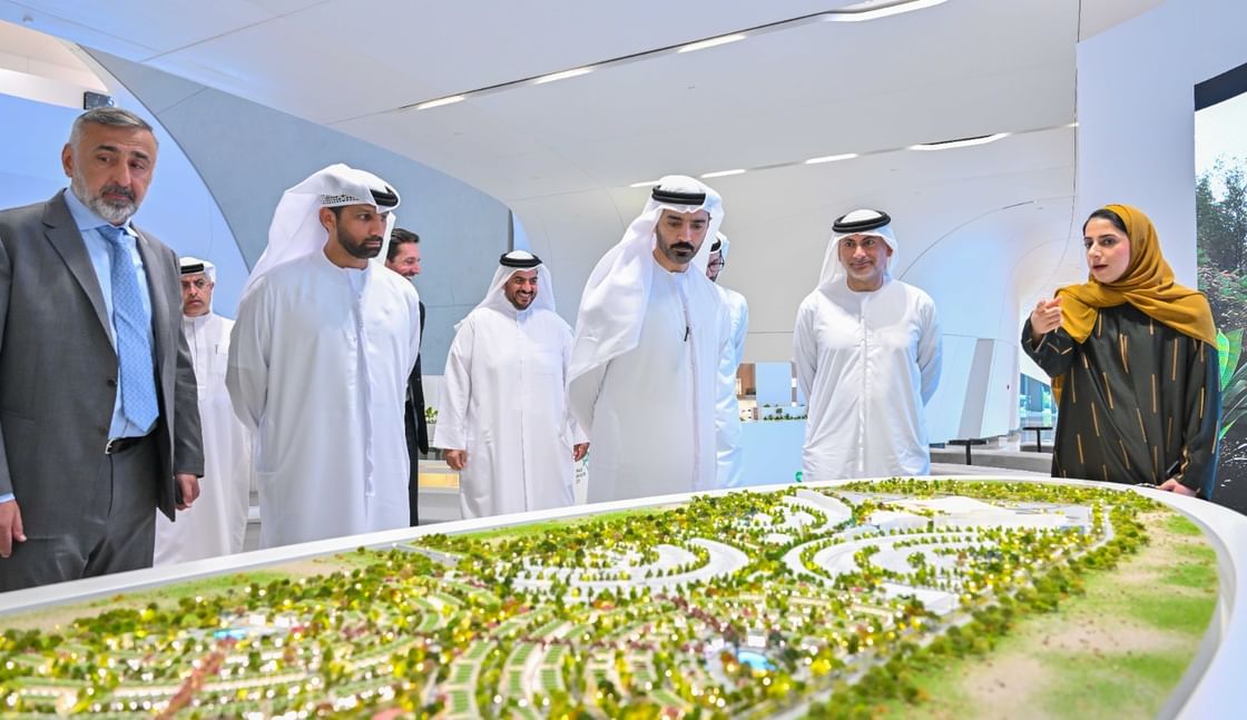 وفد "المعارف الاستراتيجية" بعجمان يطلع على تجربة "بيئة"