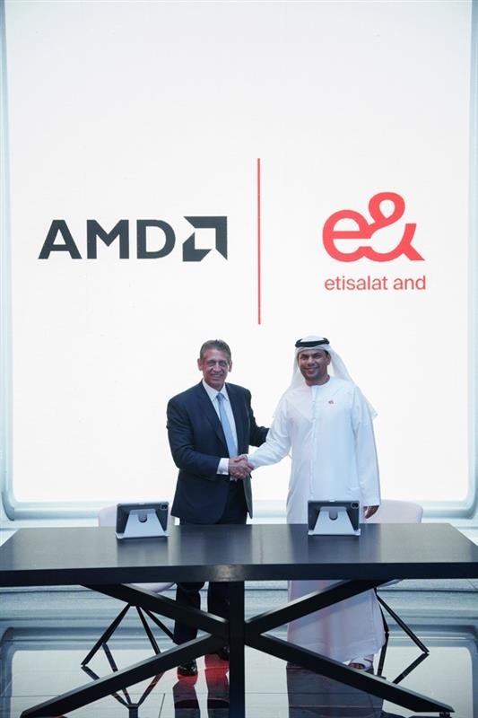 إي آند الإمارات وAMD توقعان اتفاقية تعاون استراتيجي لاستكشاف مجالات استخدام الذكاء الاصطناعي