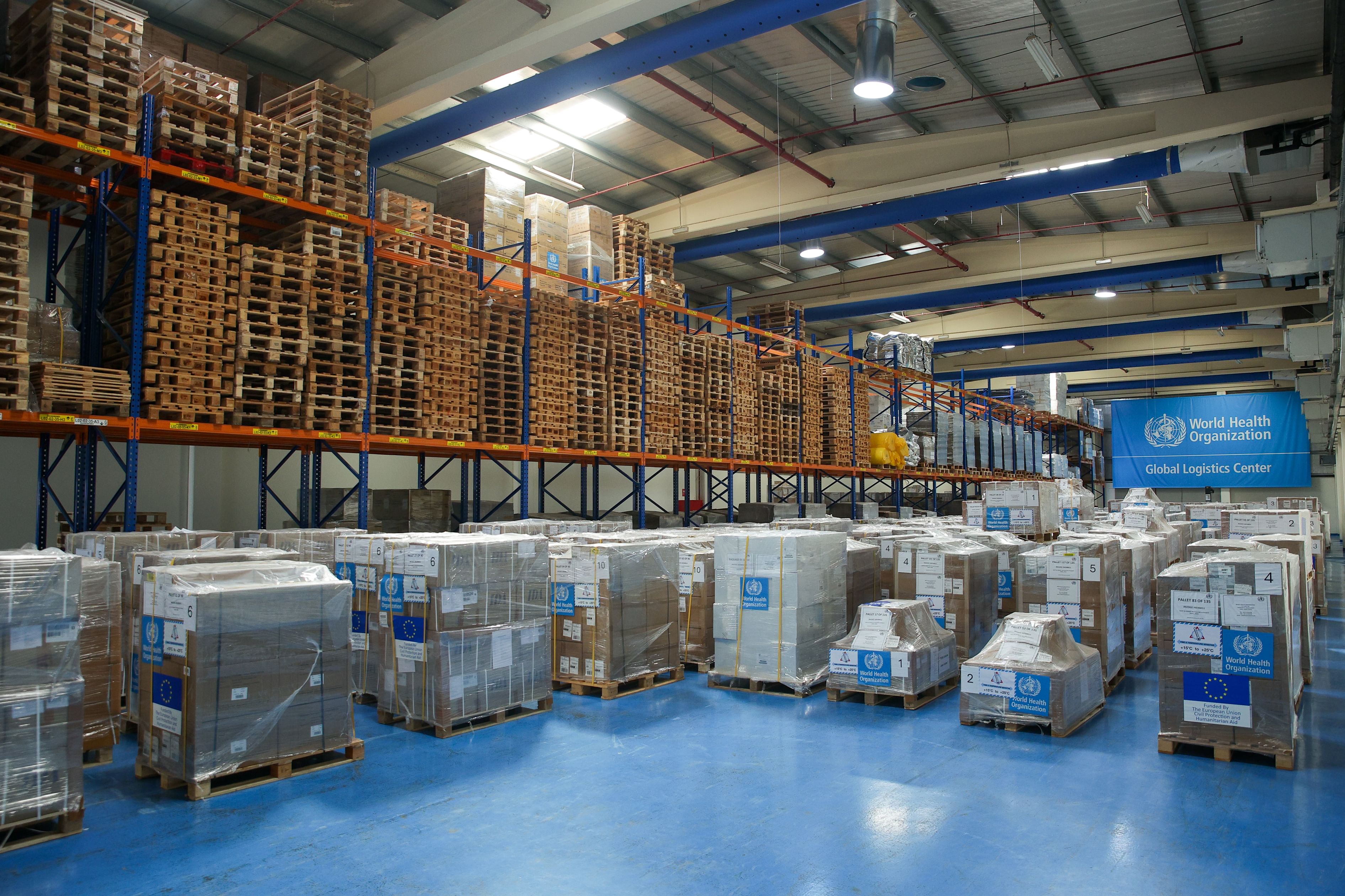 بتوجيهات محمد بن راشد/ دبي الإنسانية تنقل شحنة مساعدات طبية حيوية لمنظمة الصحة العالمية إلى غزة