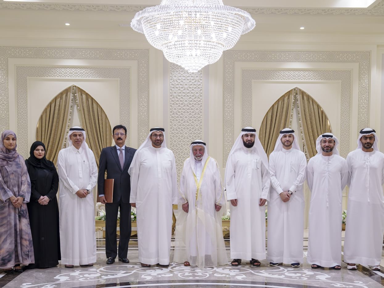 حاكم الشارقة يستقبل وفد مصرف الإمارات الإسلامي