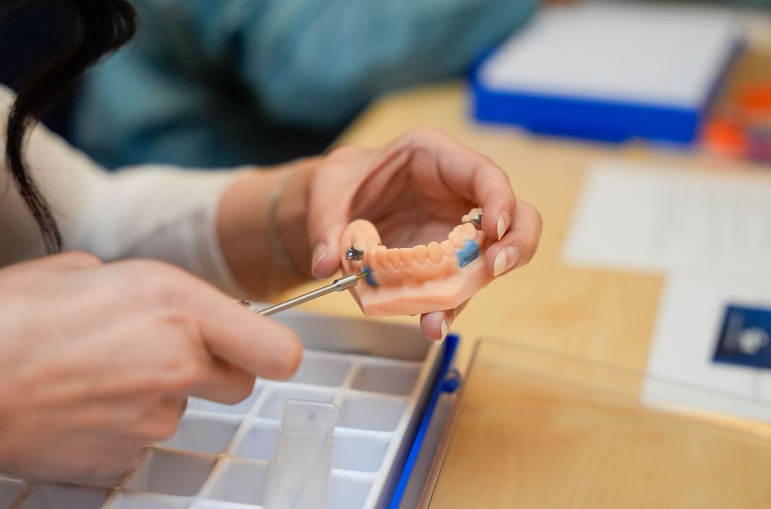 انطلاق الدورات التمهيدية لمؤتمر ومعرض الإمارات الدولي لطب الأسنان "إيدك دبي2026"