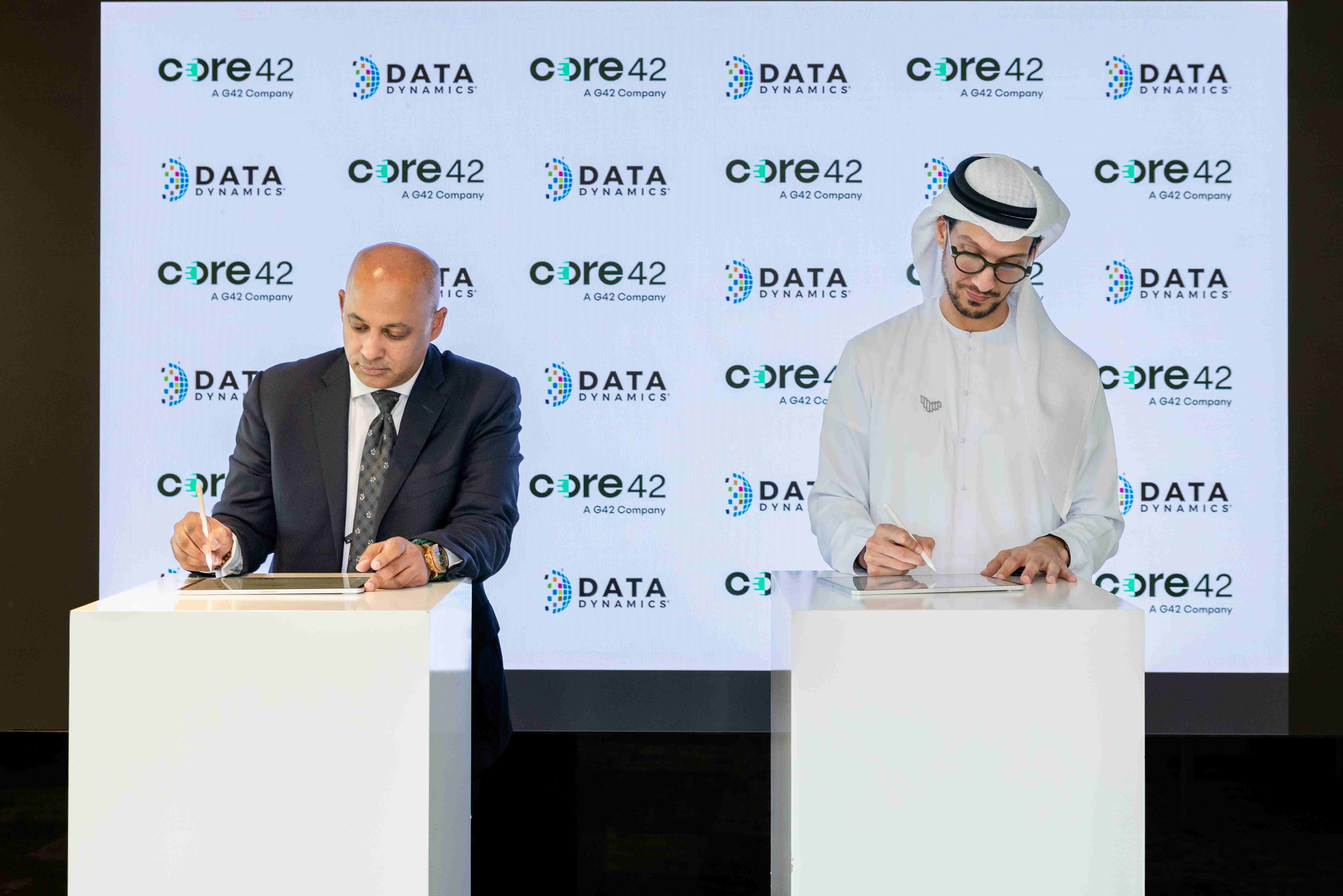 شراكة بين «كور42» و «داتا داينامكس» لتعزيز جاهزية البيانات السيادية للذكاء الاصطناعي في الإمارات