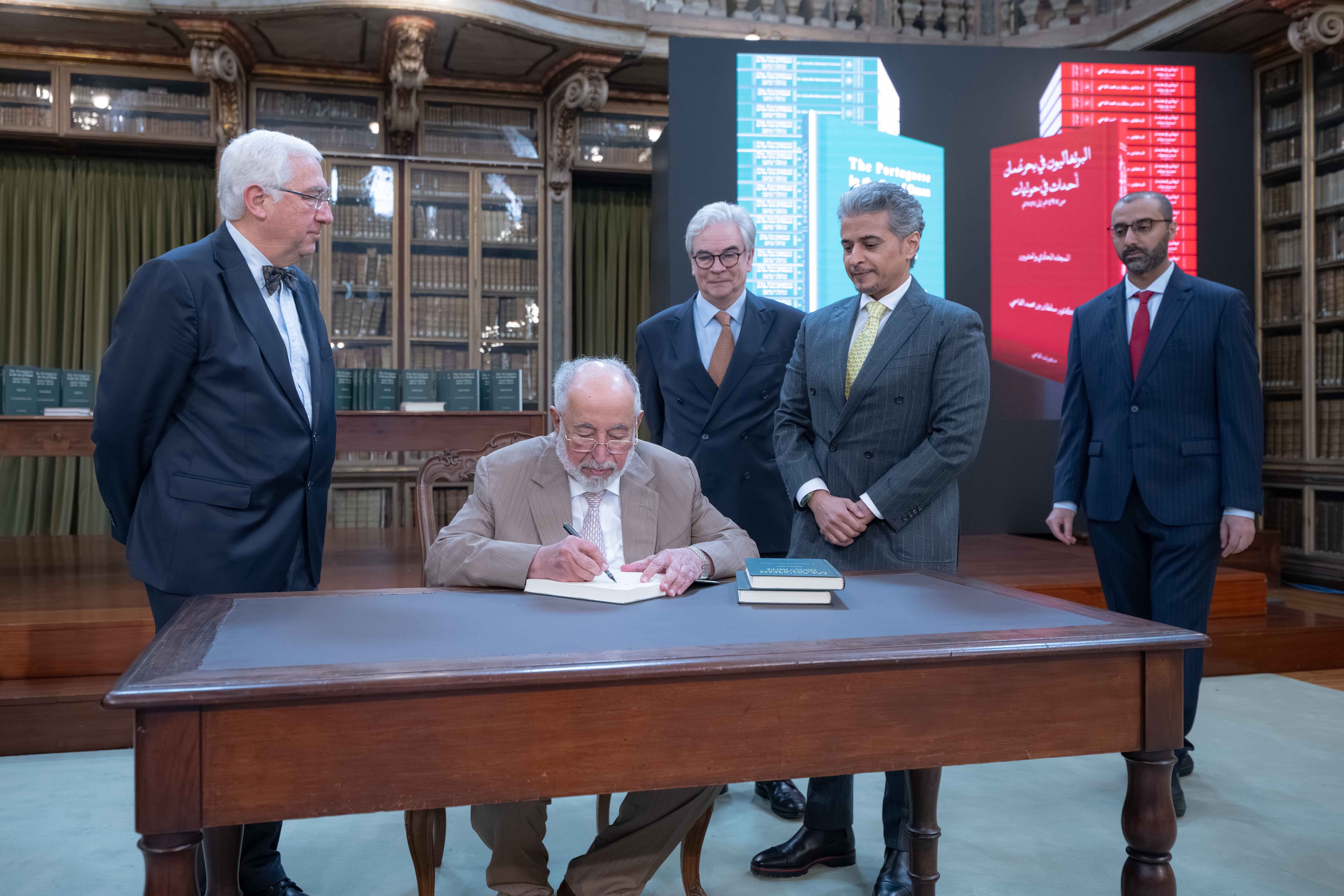 حاكم الشارقة يطلق النسخة البرتغالية من إصداره "البرتغاليون في بحر عُمان، أحداث في حوليات من 1497 إلى 1757م"