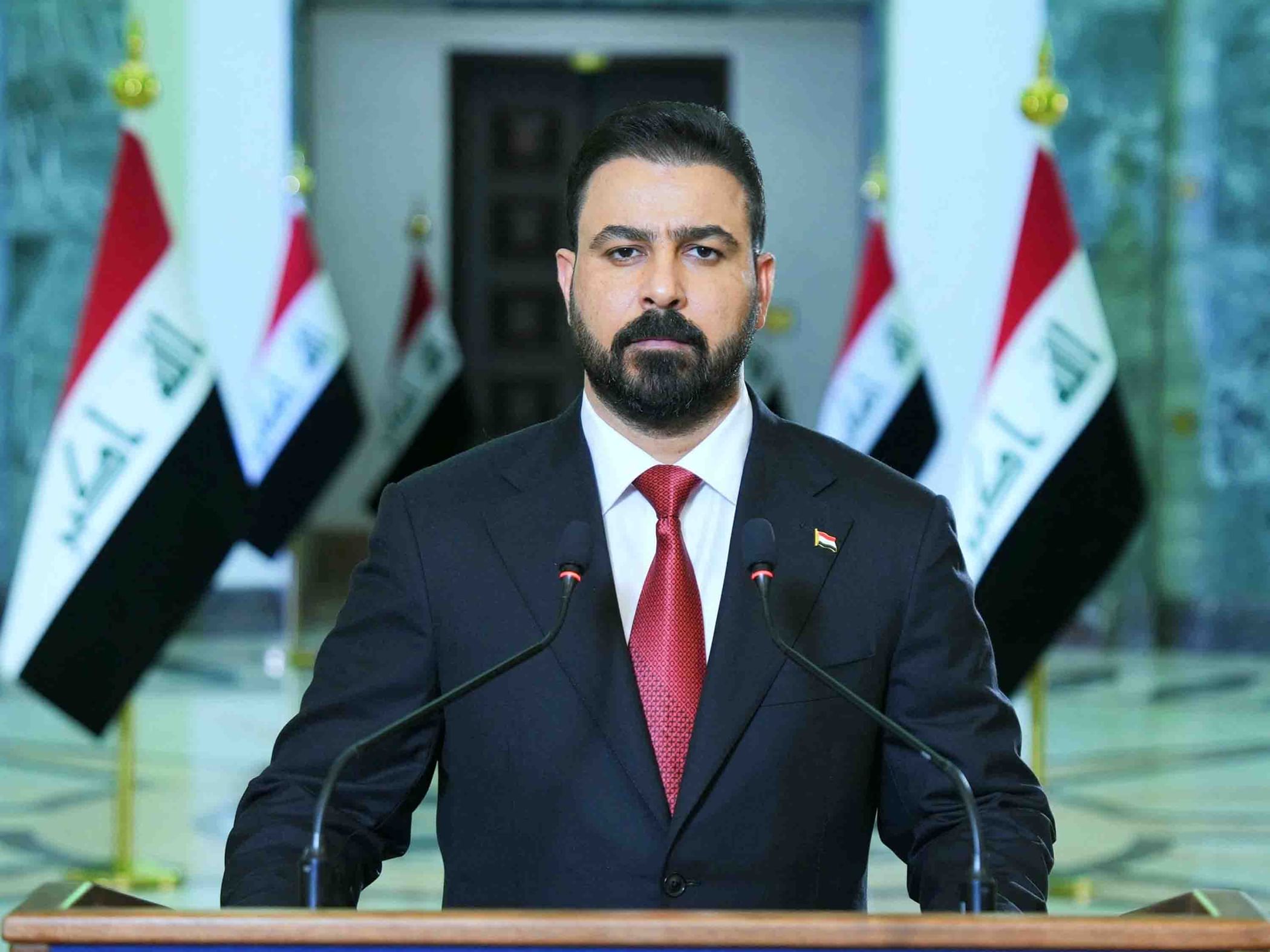 رئيس الوزراء العراقي يتعهد بتعزيز العلاقات العربية والإقليمية والدولية