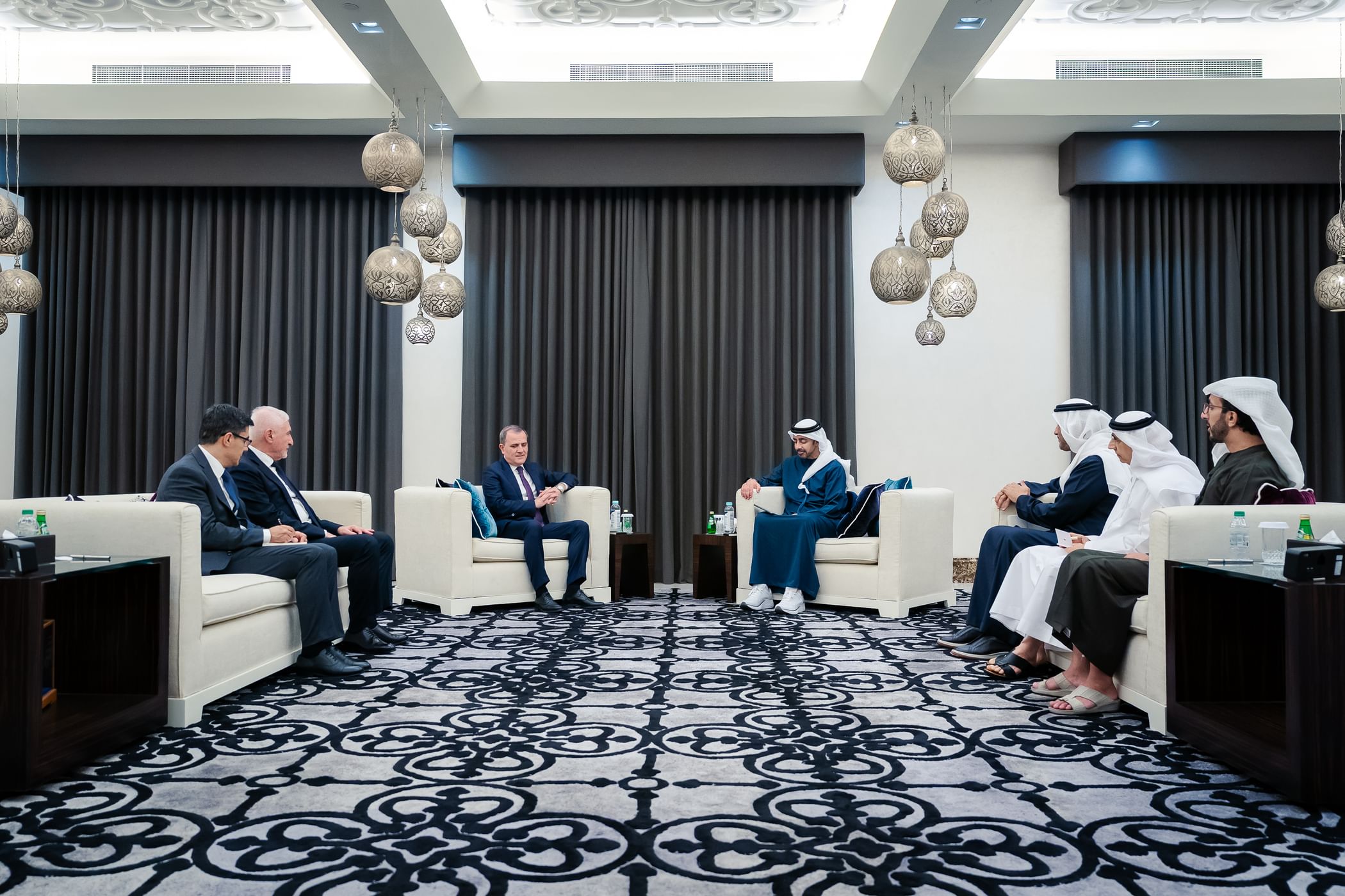 عبدالله بن زايد يستقبل وزير خارجية أذربيجان