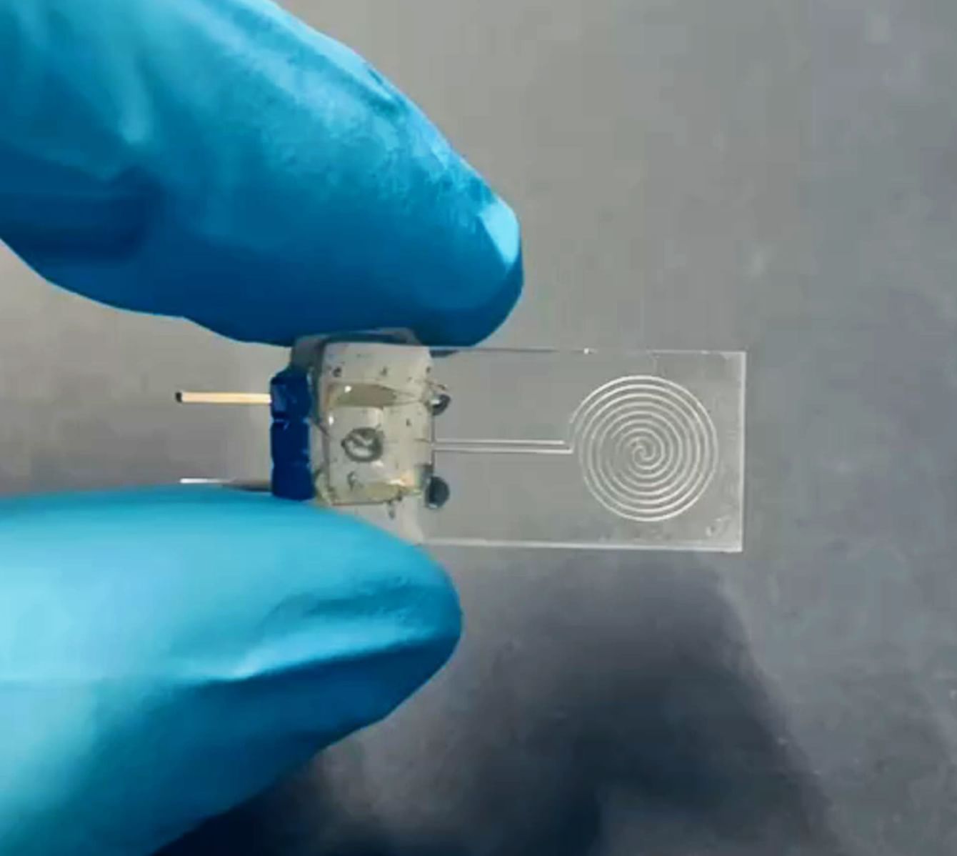 باحثون في "نيويورك أبوظبي" يطورون مستشعرات ذكية تعزز حاسة اللمس للجراحين