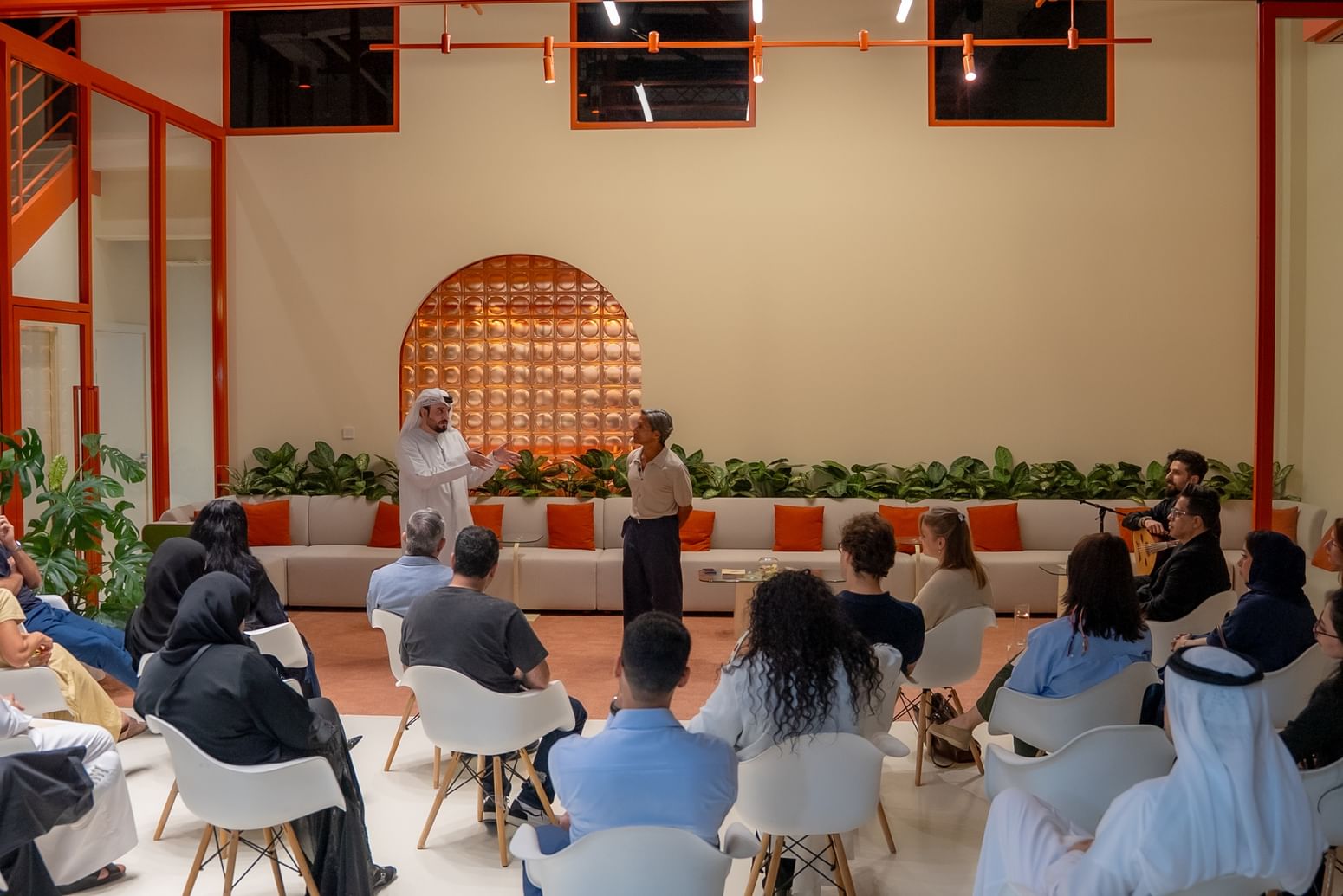 "المقر39" بالشارقة يطلق أولى جلسات "لقاء الصناعات الإبداعية"