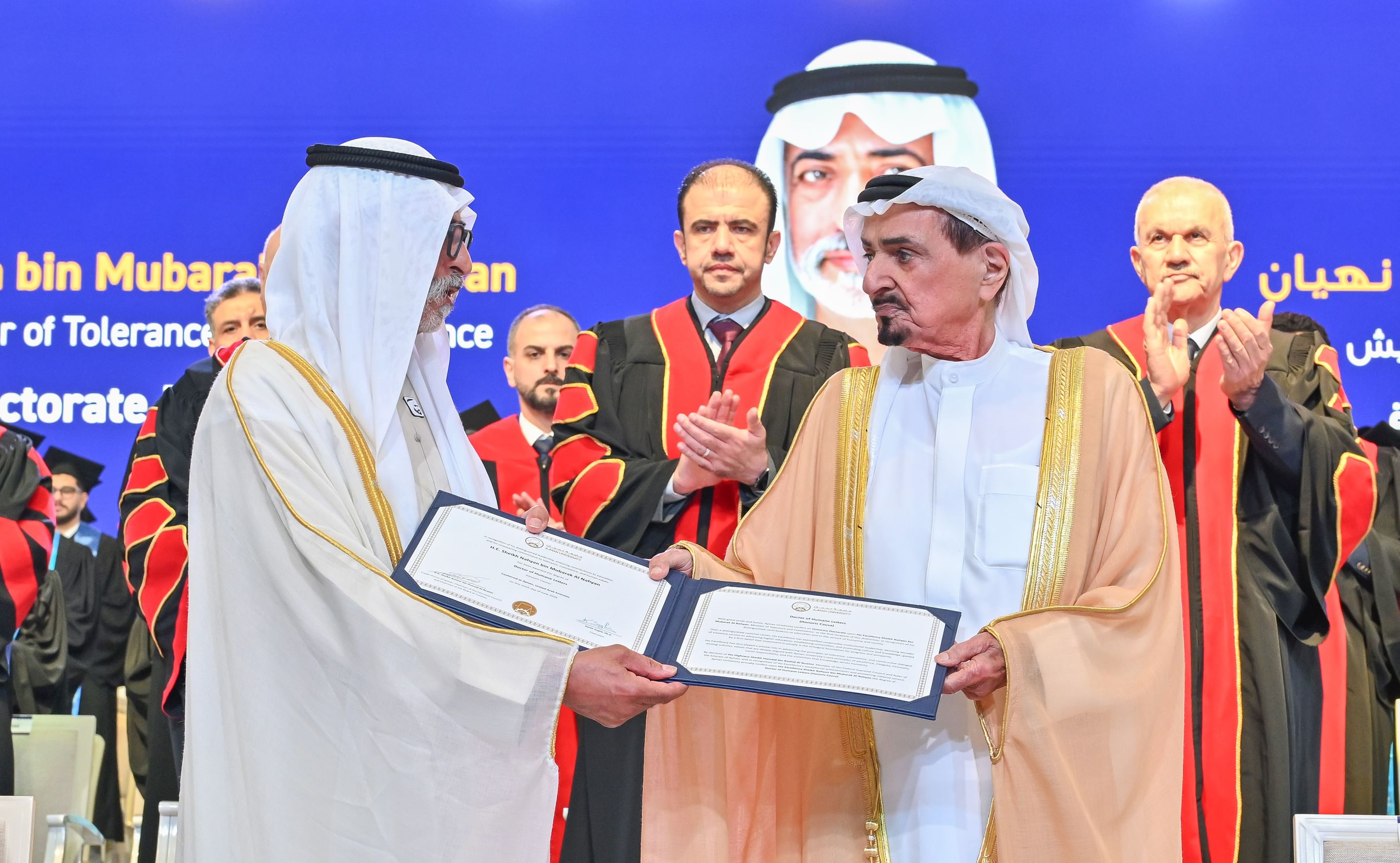 حميد بن راشد يمنح نهيان بن مبارك درجة الدكتوراة الفخرية ..  ويشهد تخريج دفعة "فخورين بالإمارات" بجامعة عجمان
